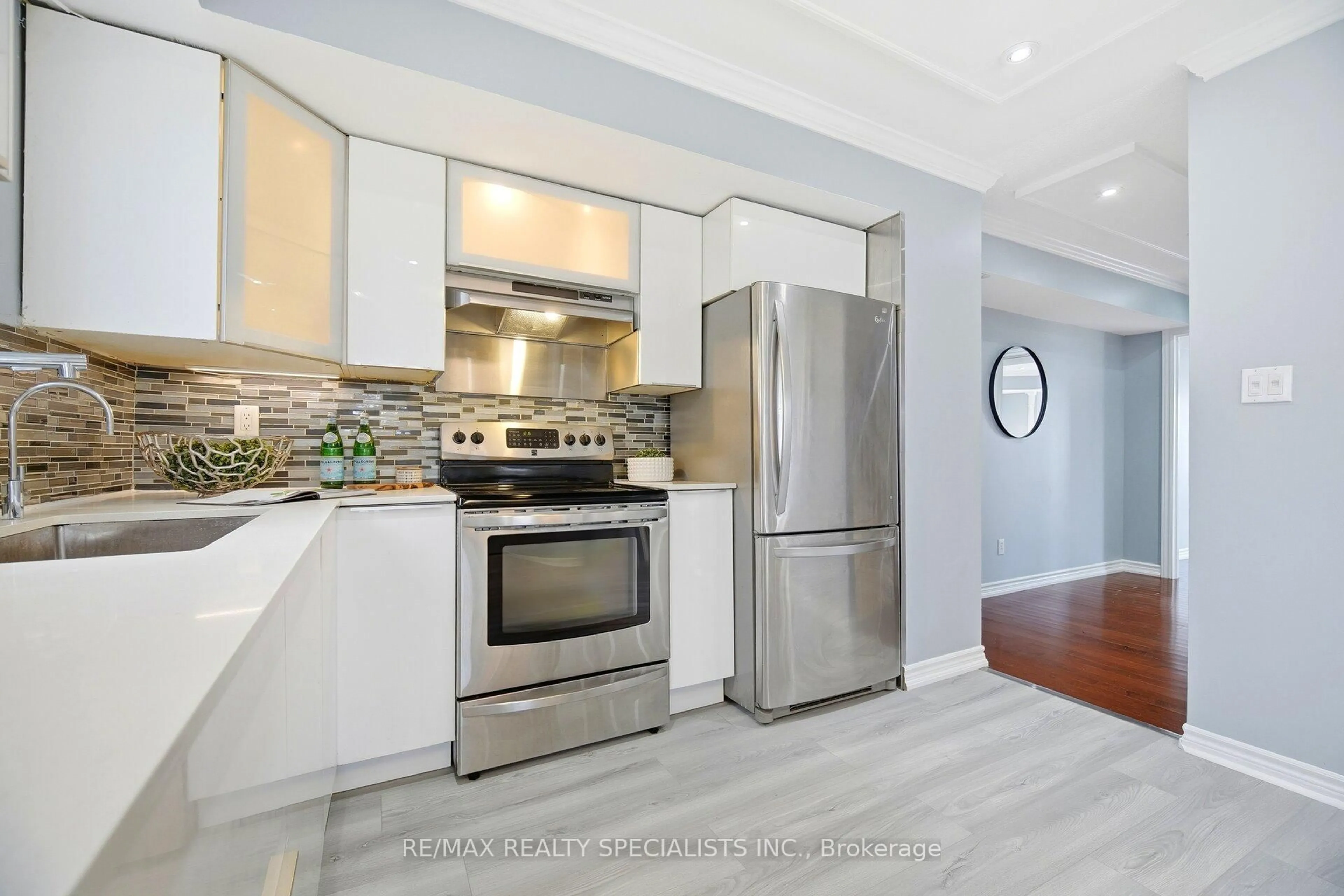 Open concept kitchen, unknown for 1050 Bristol Rd #55, Mississauga Ontario L5V 2E8