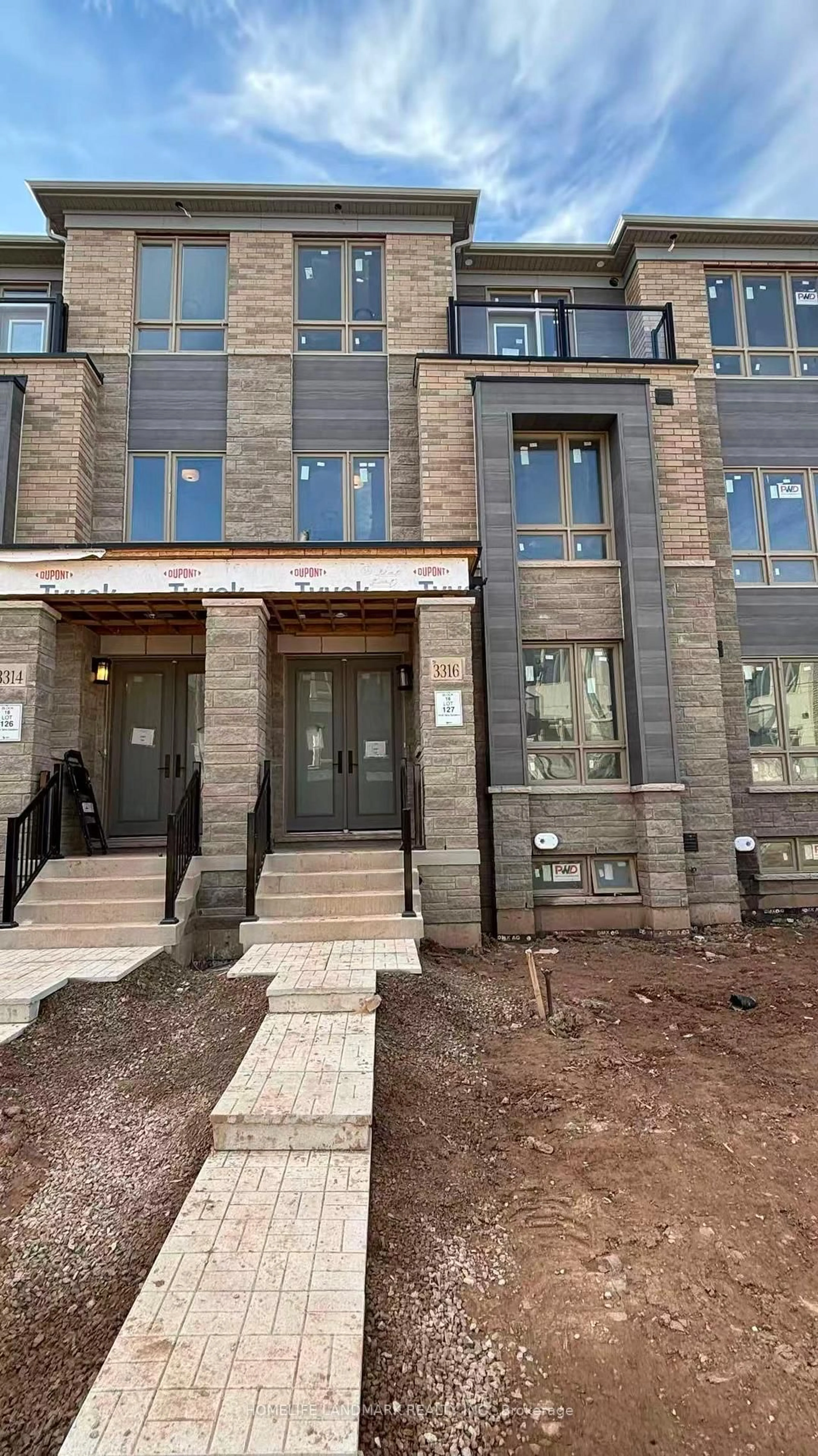 Home with brick exterior material, unknown for 3316 Taha Gdns, Oakville Ontario L6M 4K1