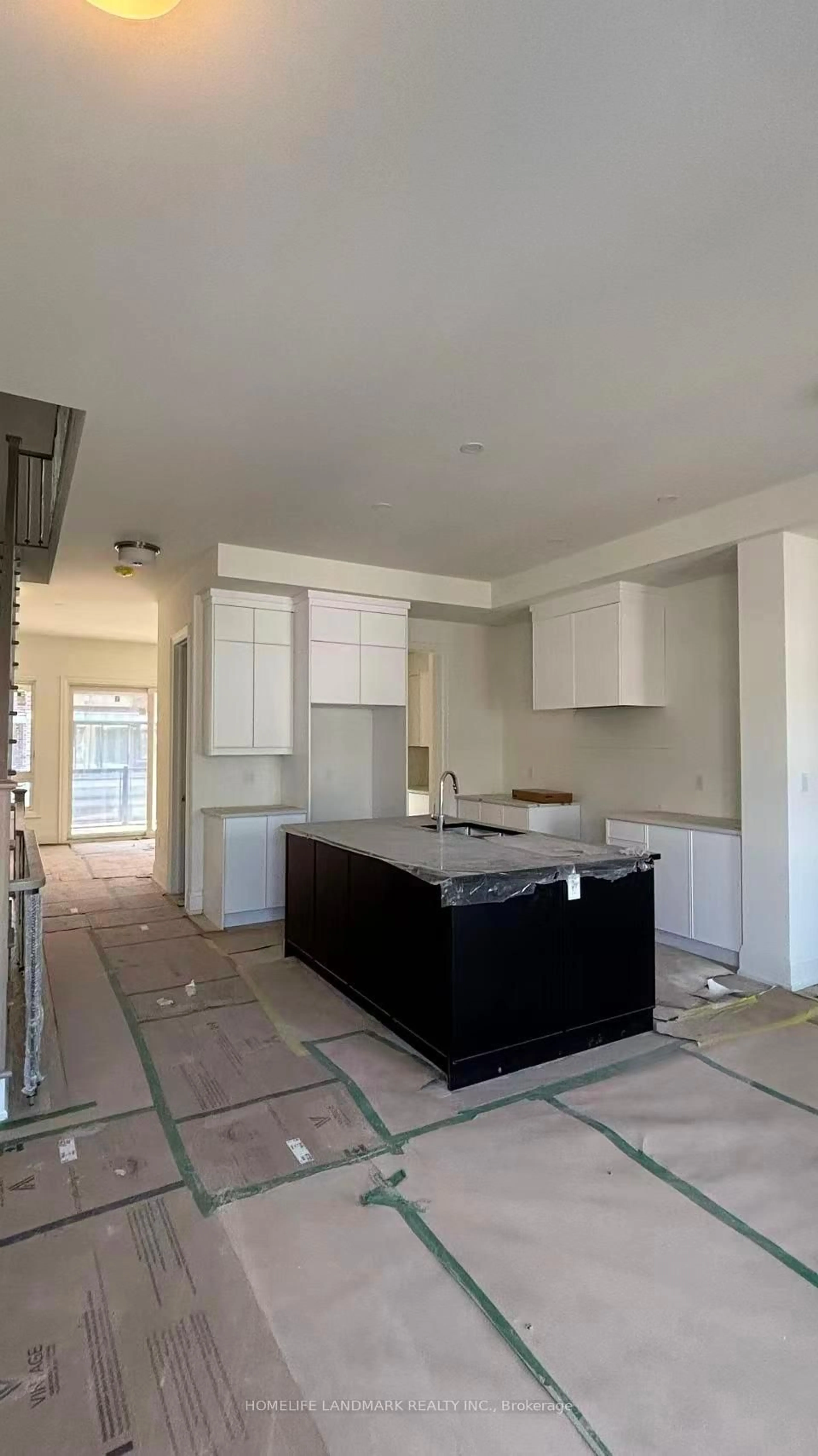 Open concept kitchen, ceramic/tile floor for 3316 Taha Gdns, Oakville Ontario L6M 4K1