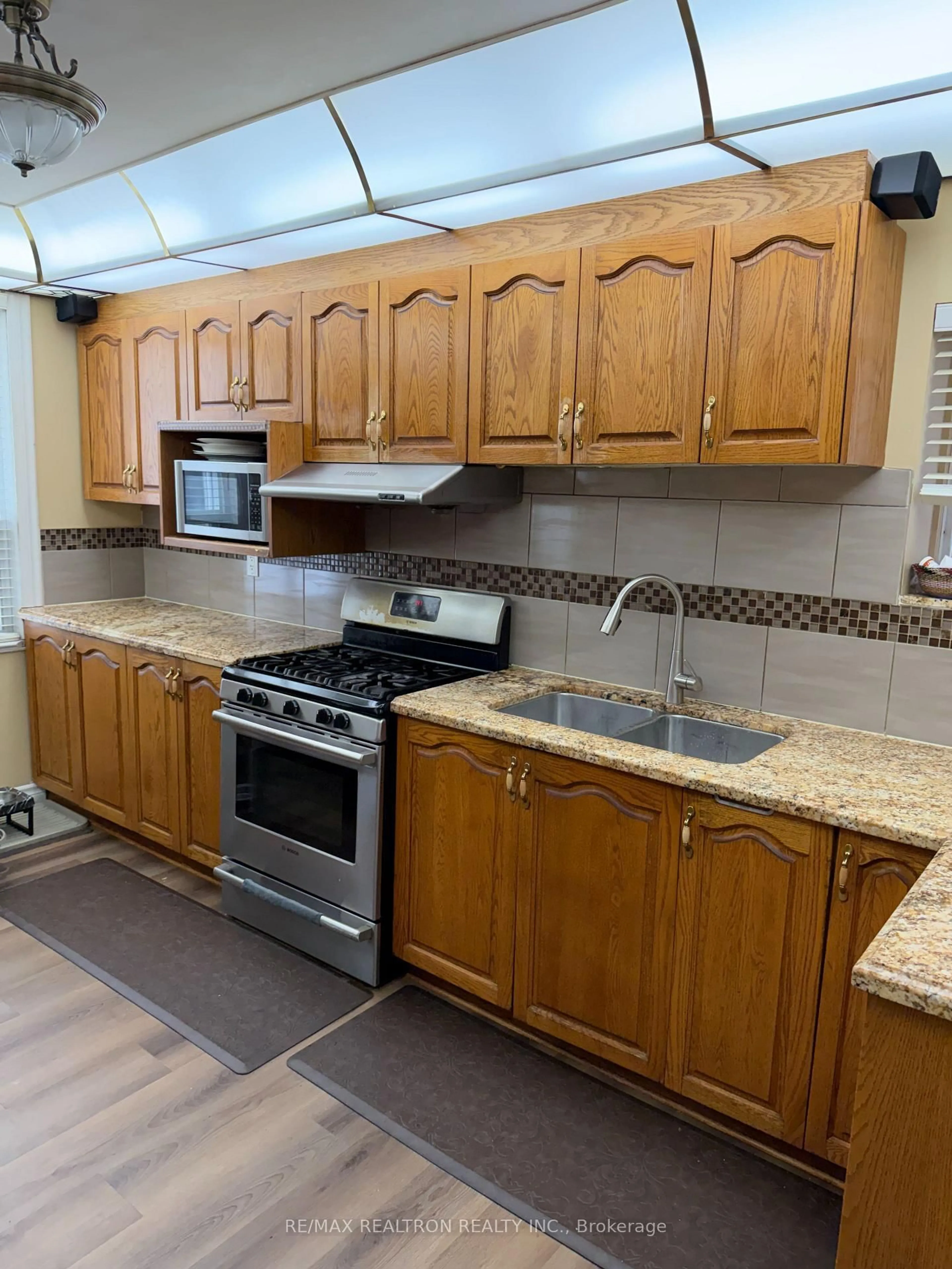 Standard kitchen, ceramic/tile floor for 89 Emerson Ave, Toronto Ontario M6H 3S7