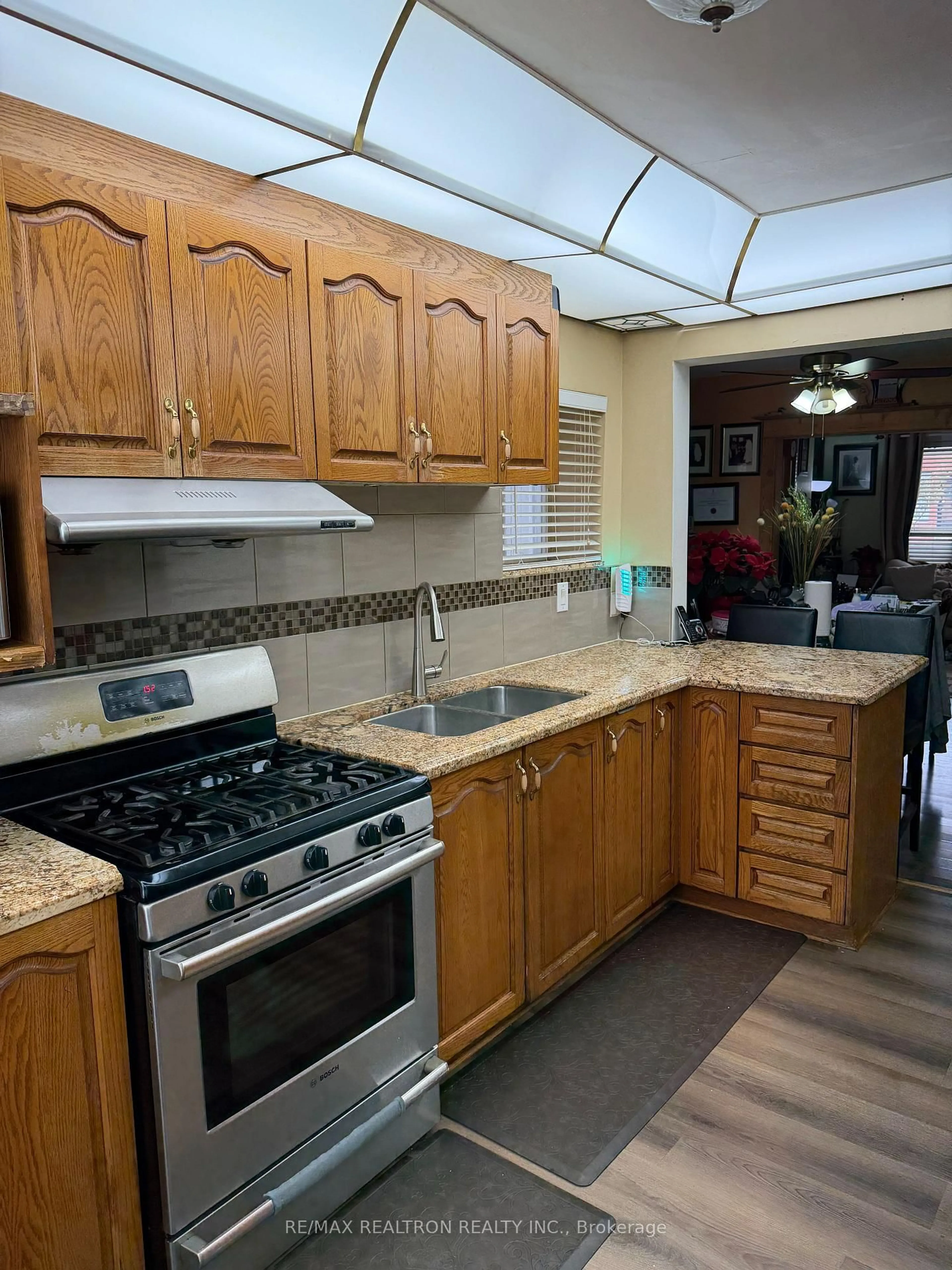 Standard kitchen, ceramic/tile floor for 89 Emerson Ave, Toronto Ontario M6H 3S7