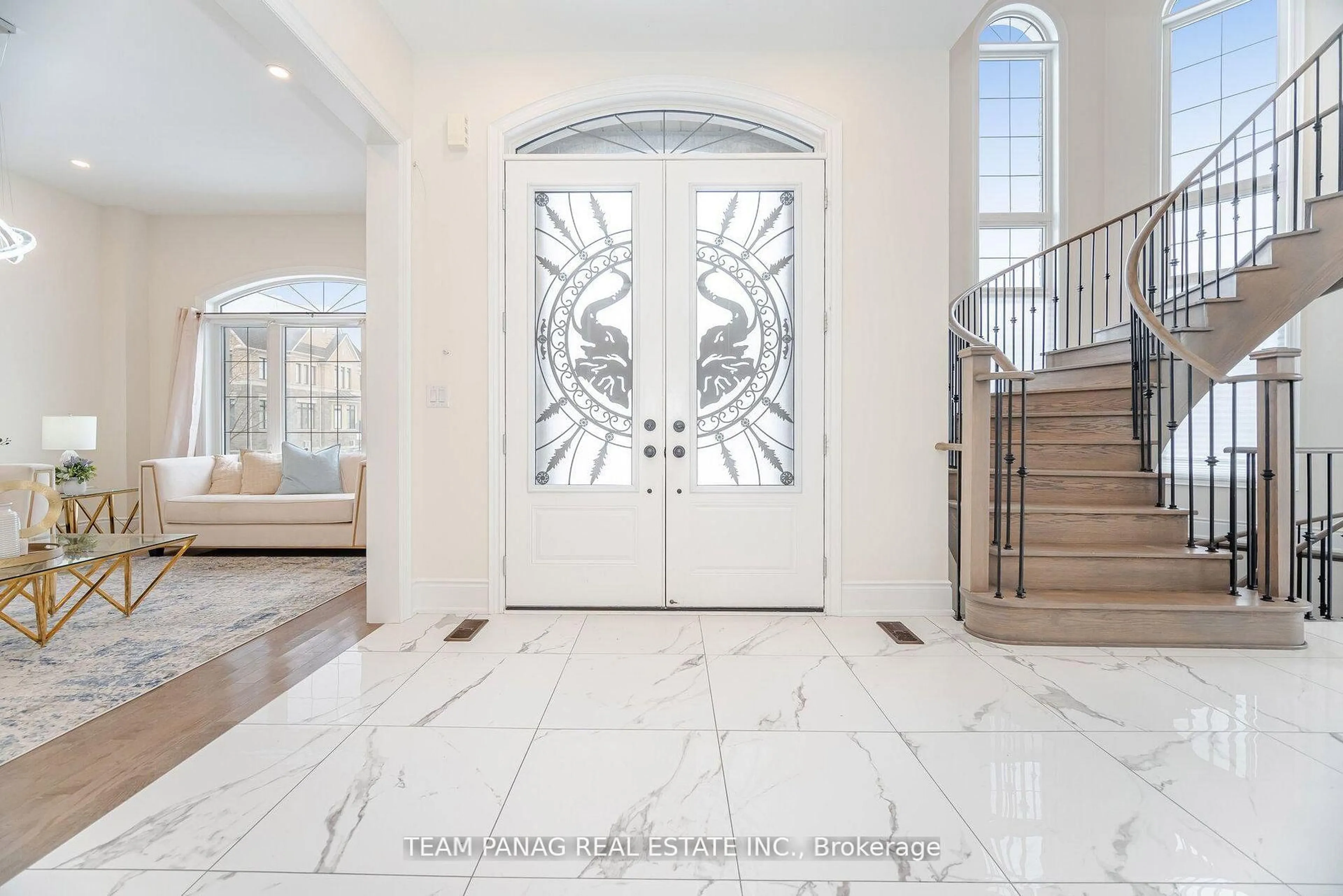 Indoor entryway for 22 Slipstream Crt, Brampton Ontario L6P 4L4