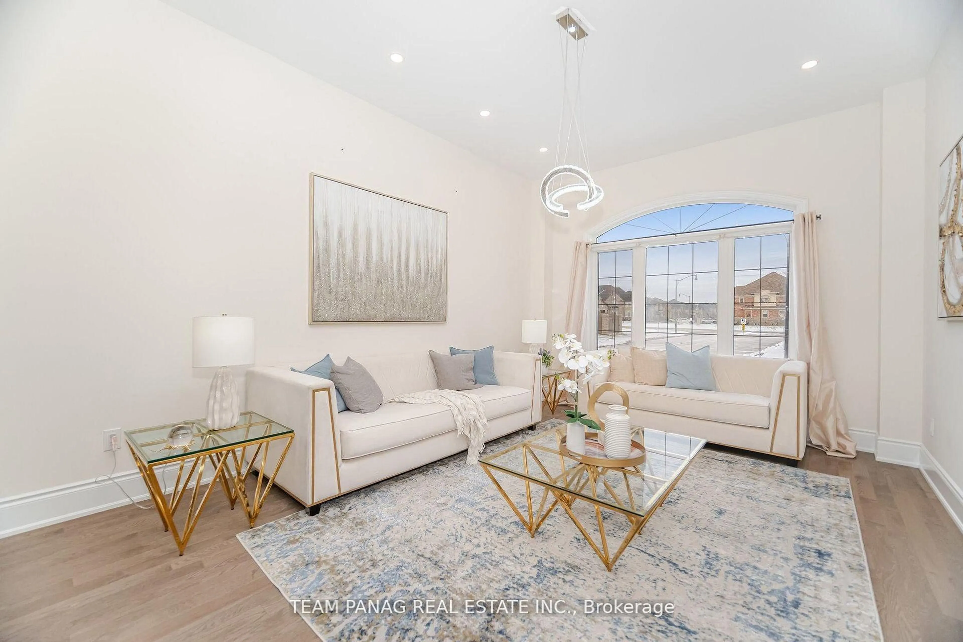 Living room with furniture, unknown for 22 Slipstream Crt, Brampton Ontario L6P 4L4