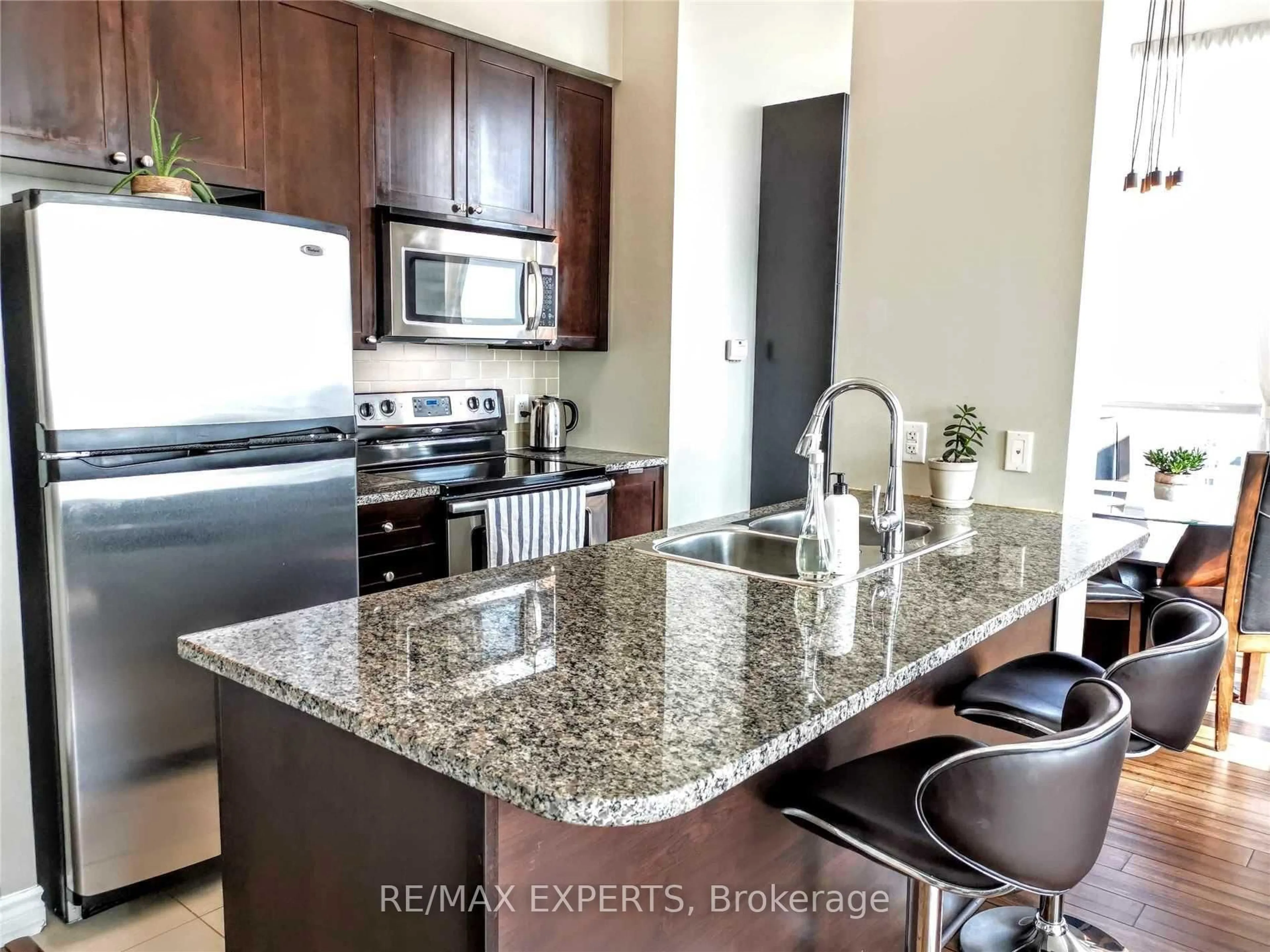 Open concept kitchen, ceramic/tile floor for 3525 Kariya Dr #Ph3607, Mississauga Ontario L5H 0C2