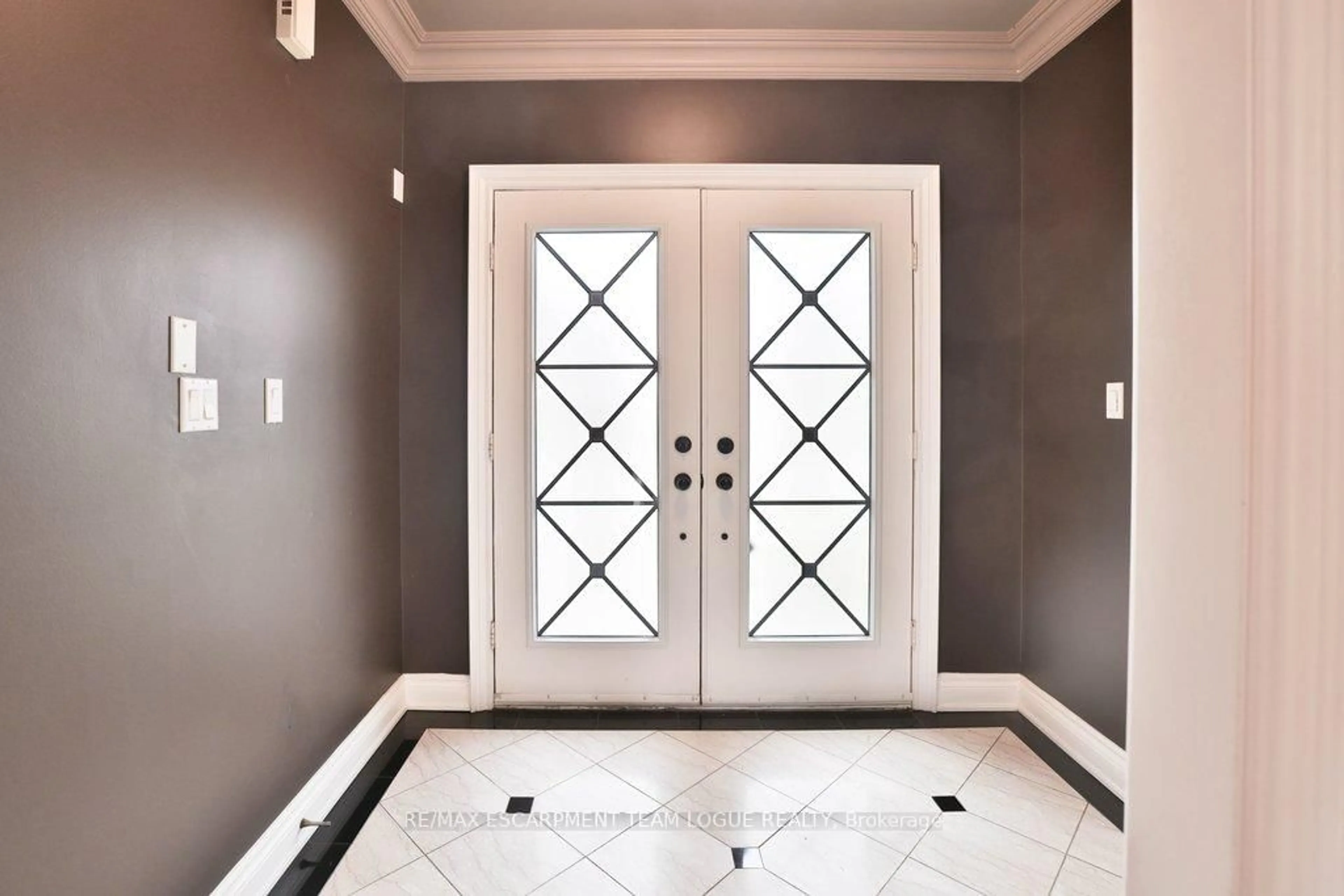 Indoor entryway for 4324 Rosemead Crt, Burlington Ontario L7M 4R1