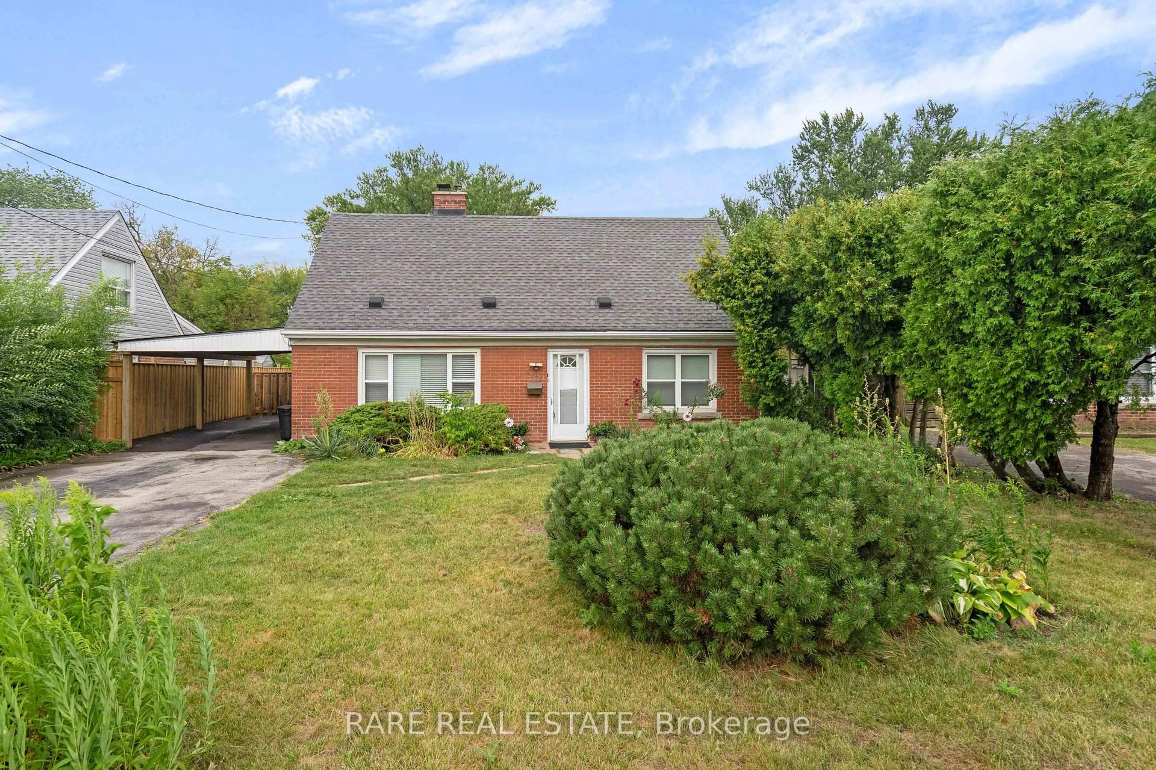 A pic from outside/outdoor area/front of a property/back of a property/a pic from drone, street for 2073 Leighland Rd, Burlington Ontario L7R 3S9