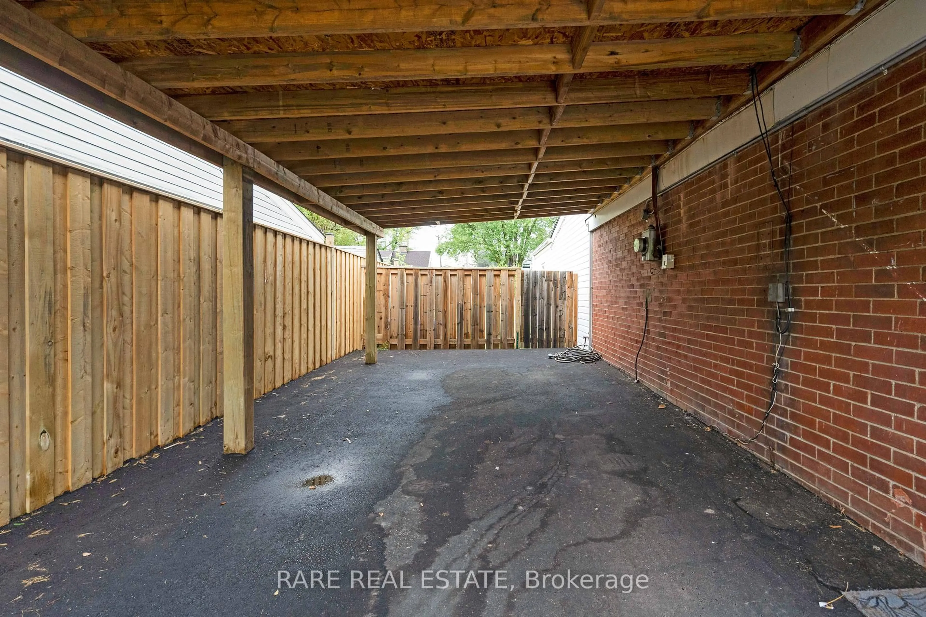Patio, street for 2073 Leighland Rd, Burlington Ontario L7R 3S9