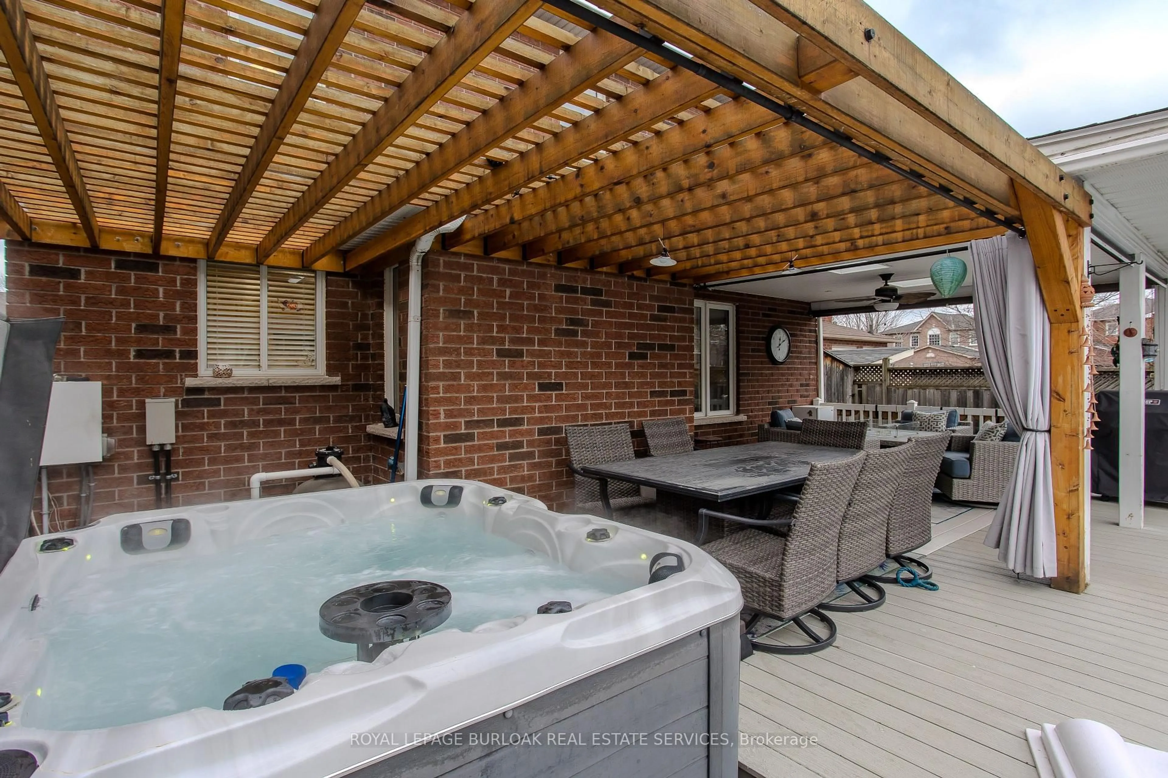 Patio, unknown for 606 Williamson Crt, Burlington Ontario L7S 2K6