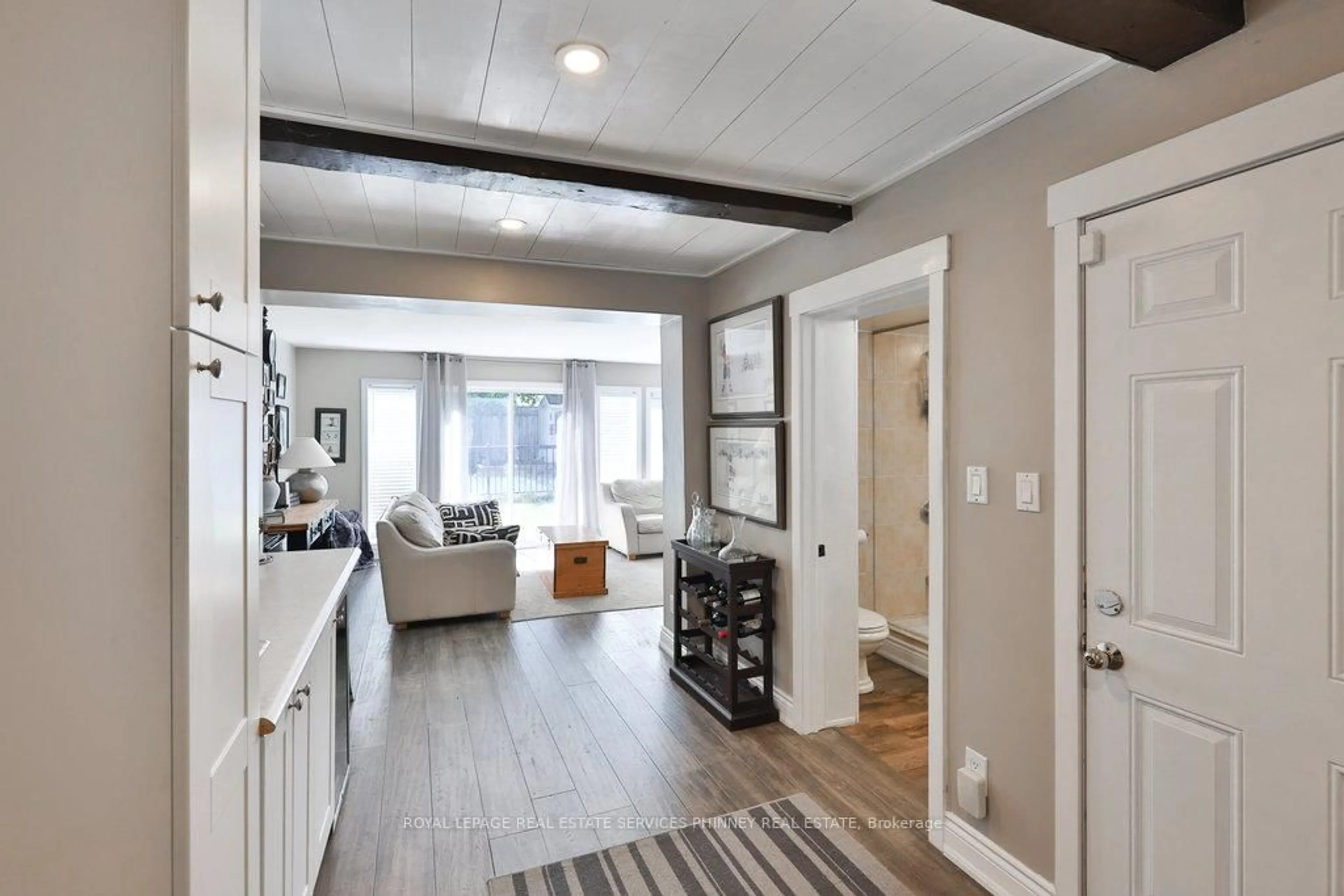 Indoor entryway for 1404 Lewisham Dr, Mississauga Ontario L5J 3R3