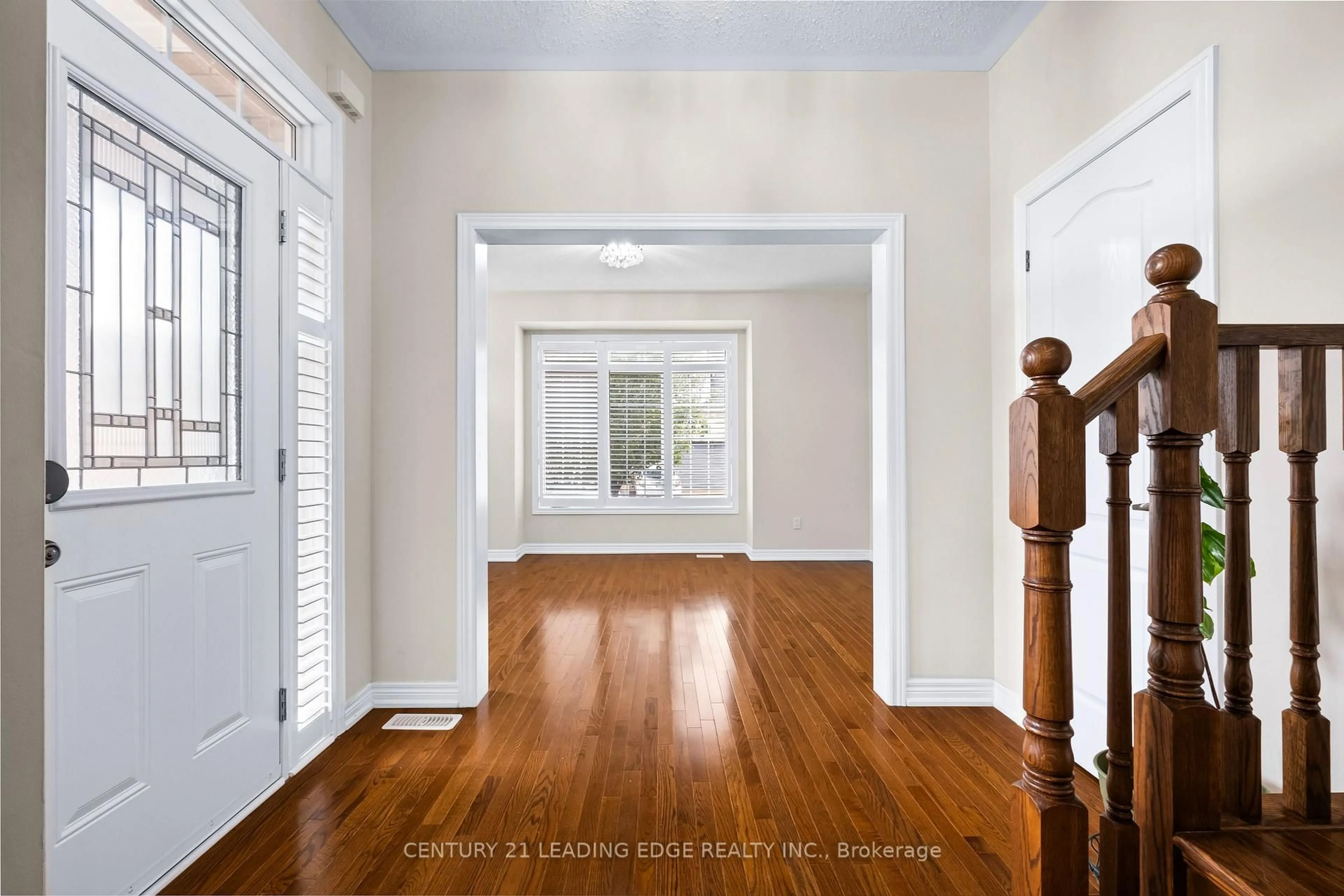Indoor foyer for 35 Lobelia St, Brampton Ontario L6R 3Z6