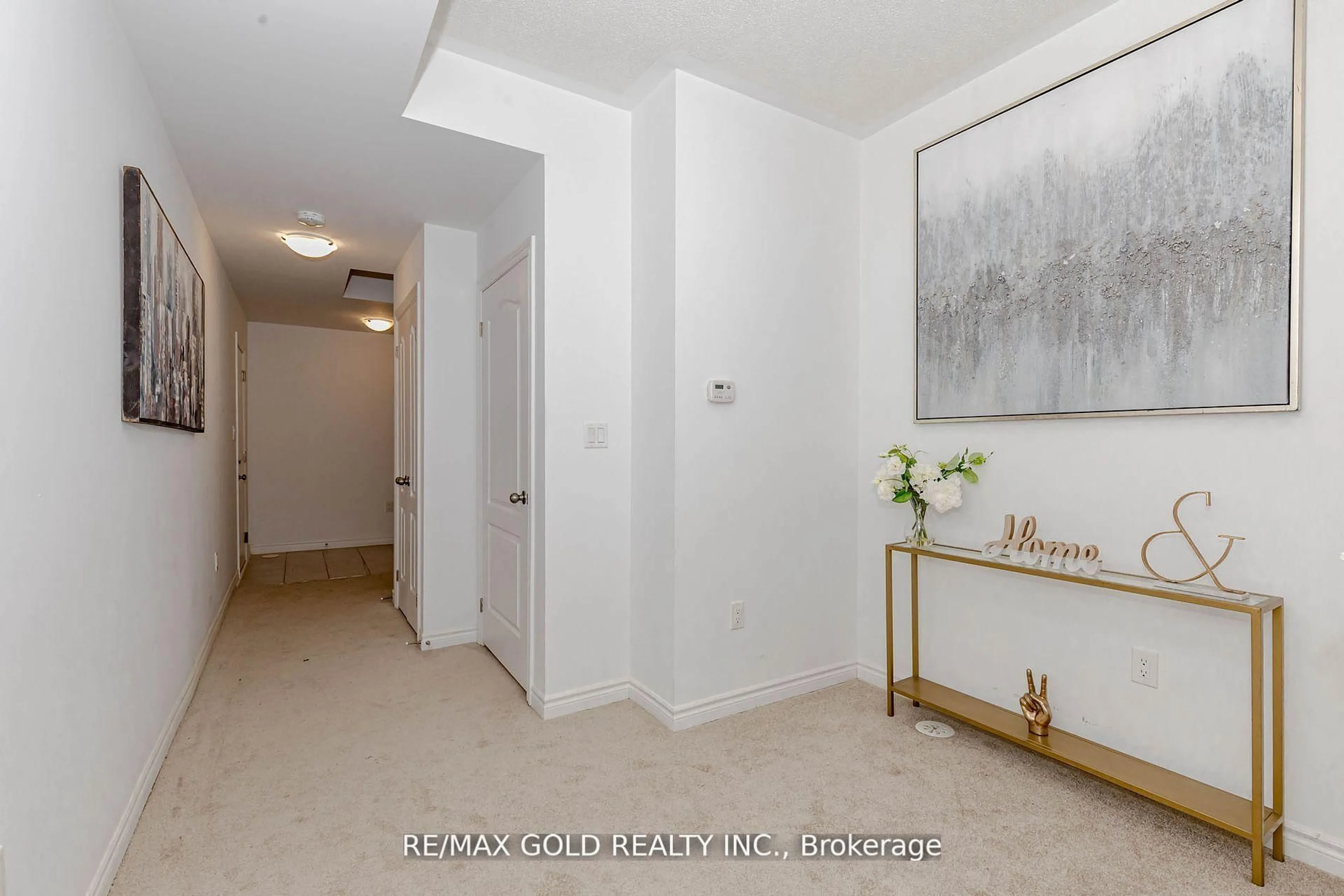 Indoor entryway for 15 Tiveron Ave, Caledon Ontario L7C 4L4