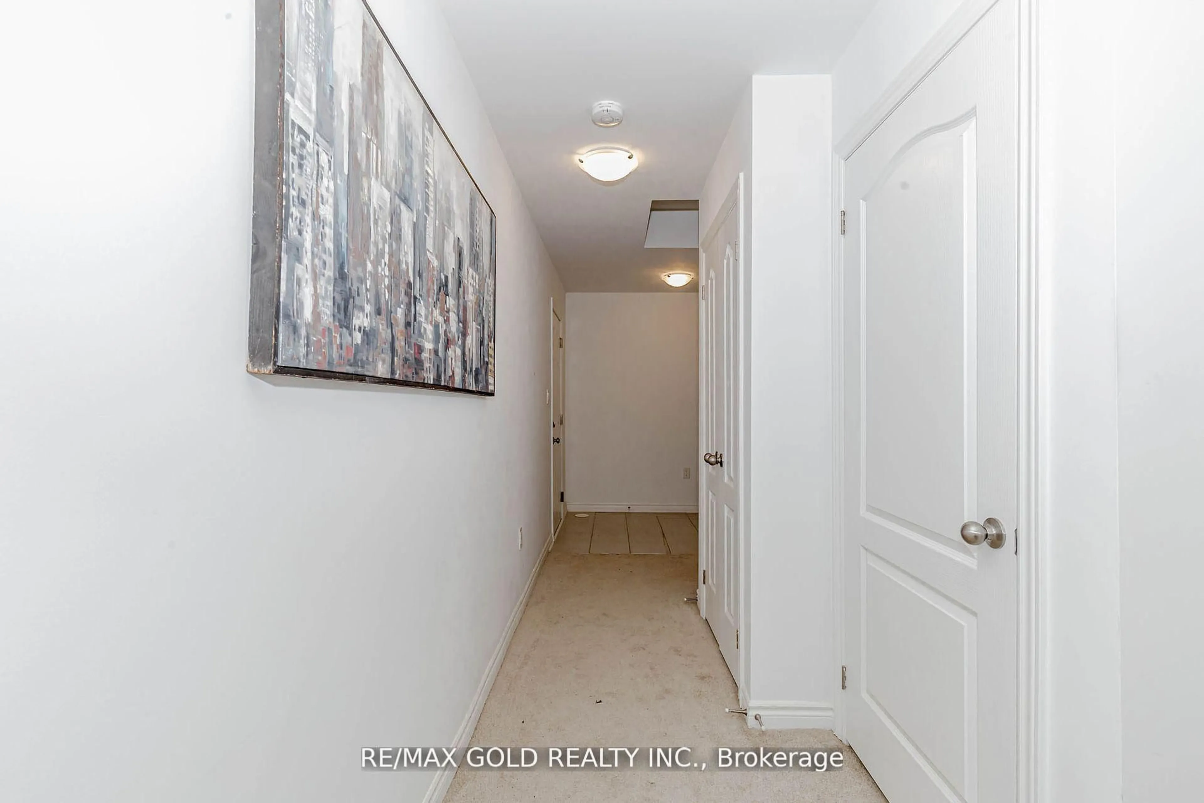 Indoor entryway for 15 Tiveron Ave, Caledon Ontario L7C 4L4