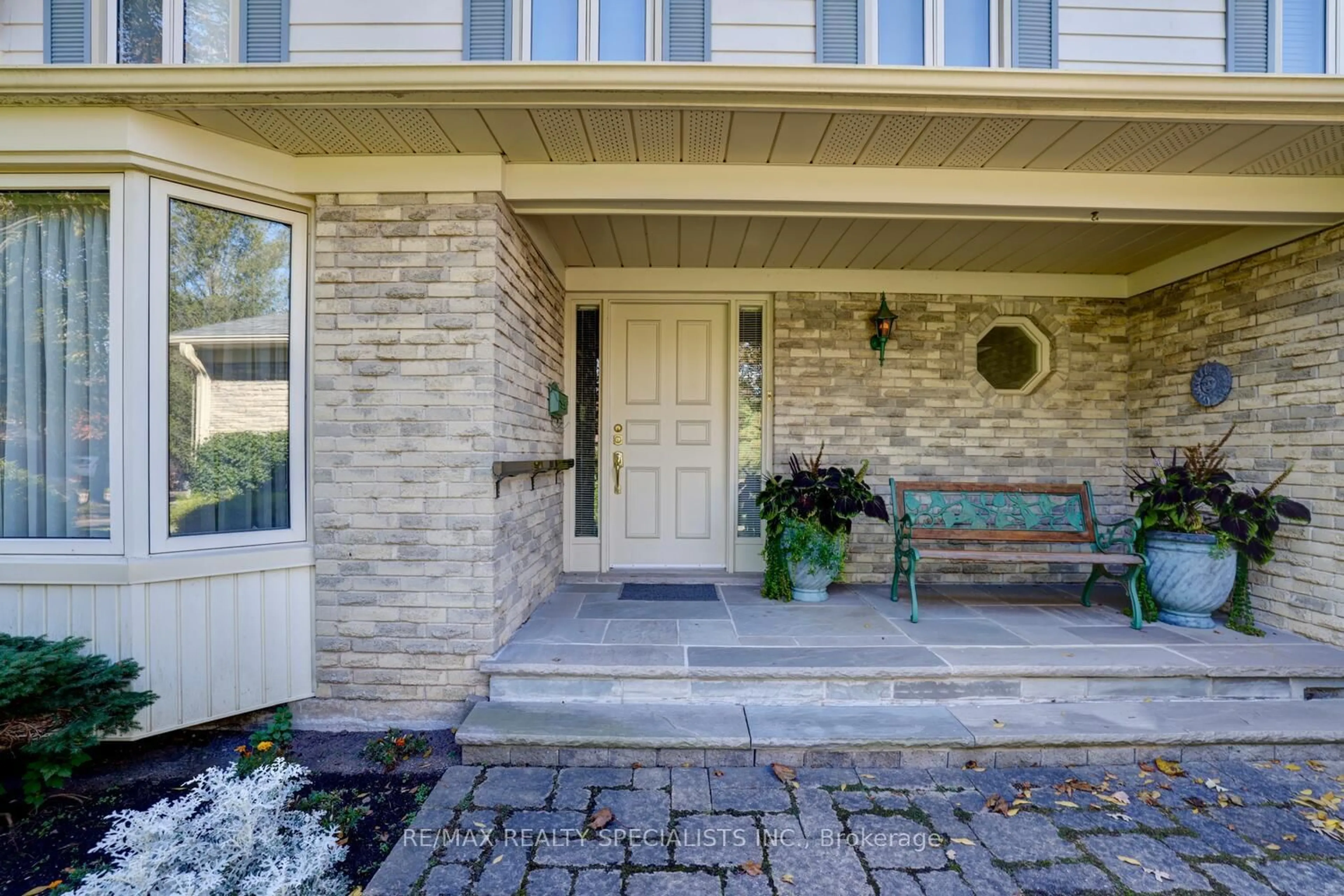 Indoor entryway for 2548 King Richard's Pl, Mississauga Ontario L5K 2H2