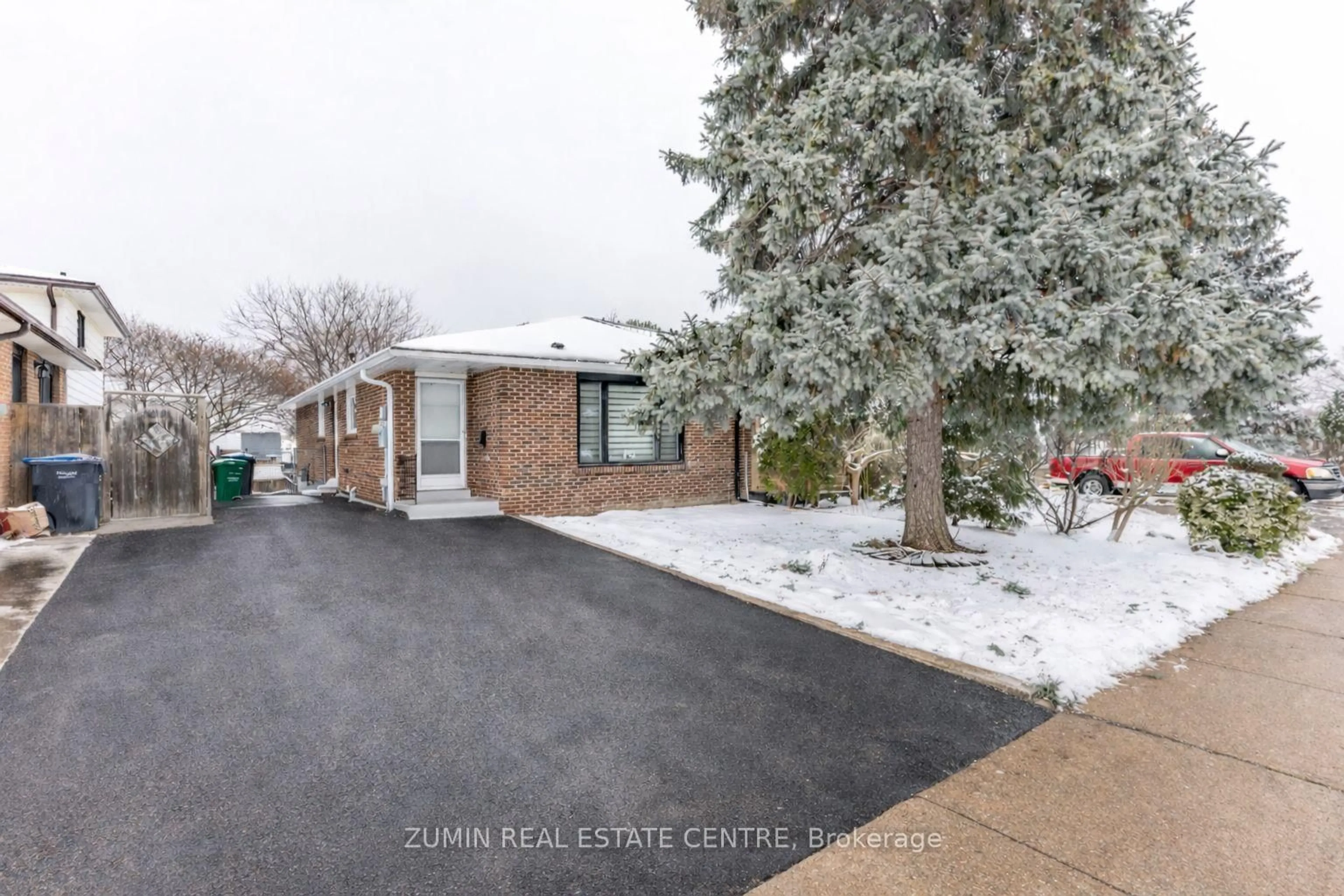 Home with brick exterior material, street for 87 Bonham Blvd, Mississauga Ontario L5M 1C8