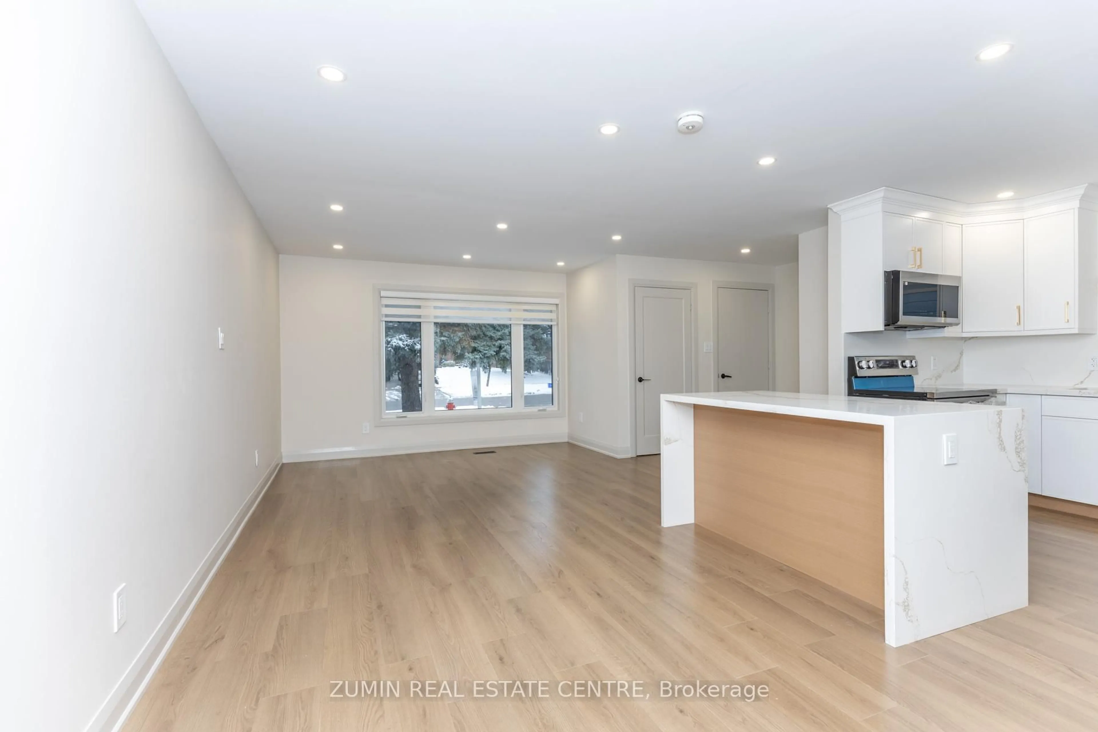 Open concept kitchen, wood/laminate floor for 87 Bonham Blvd, Mississauga Ontario L5M 1C8