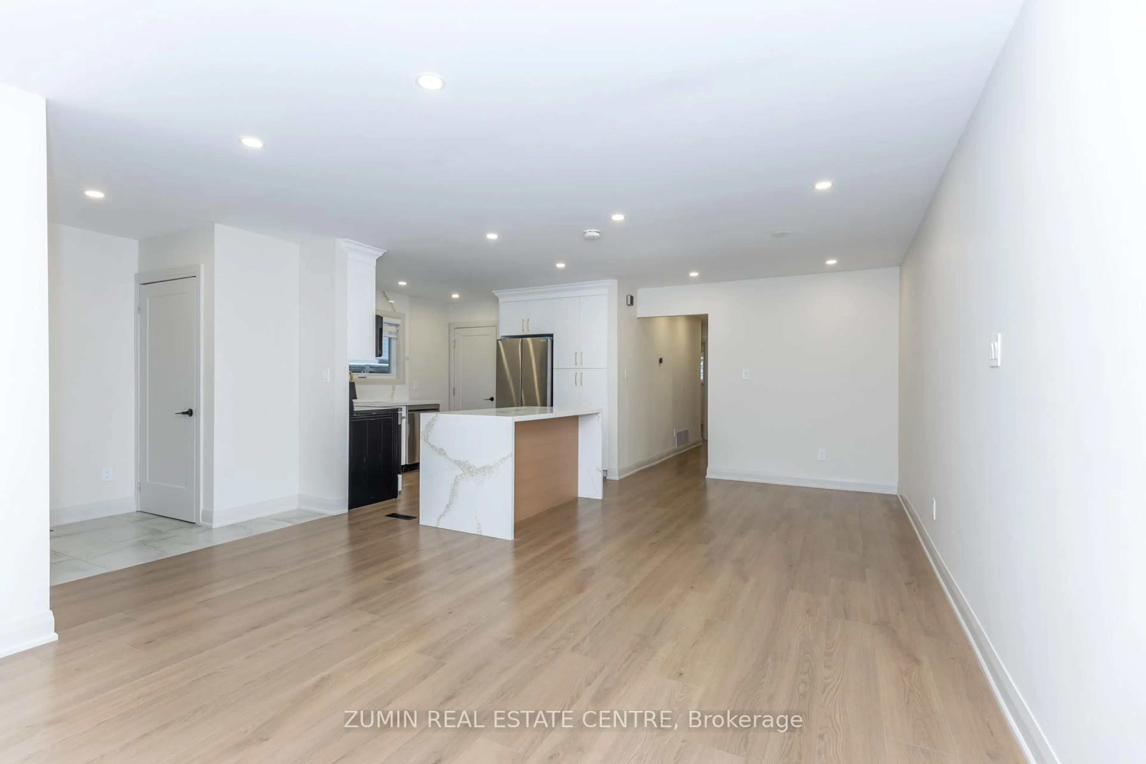 Open concept kitchen, wood/laminate floor for 87 Bonham Blvd, Mississauga Ontario L5M 1C8