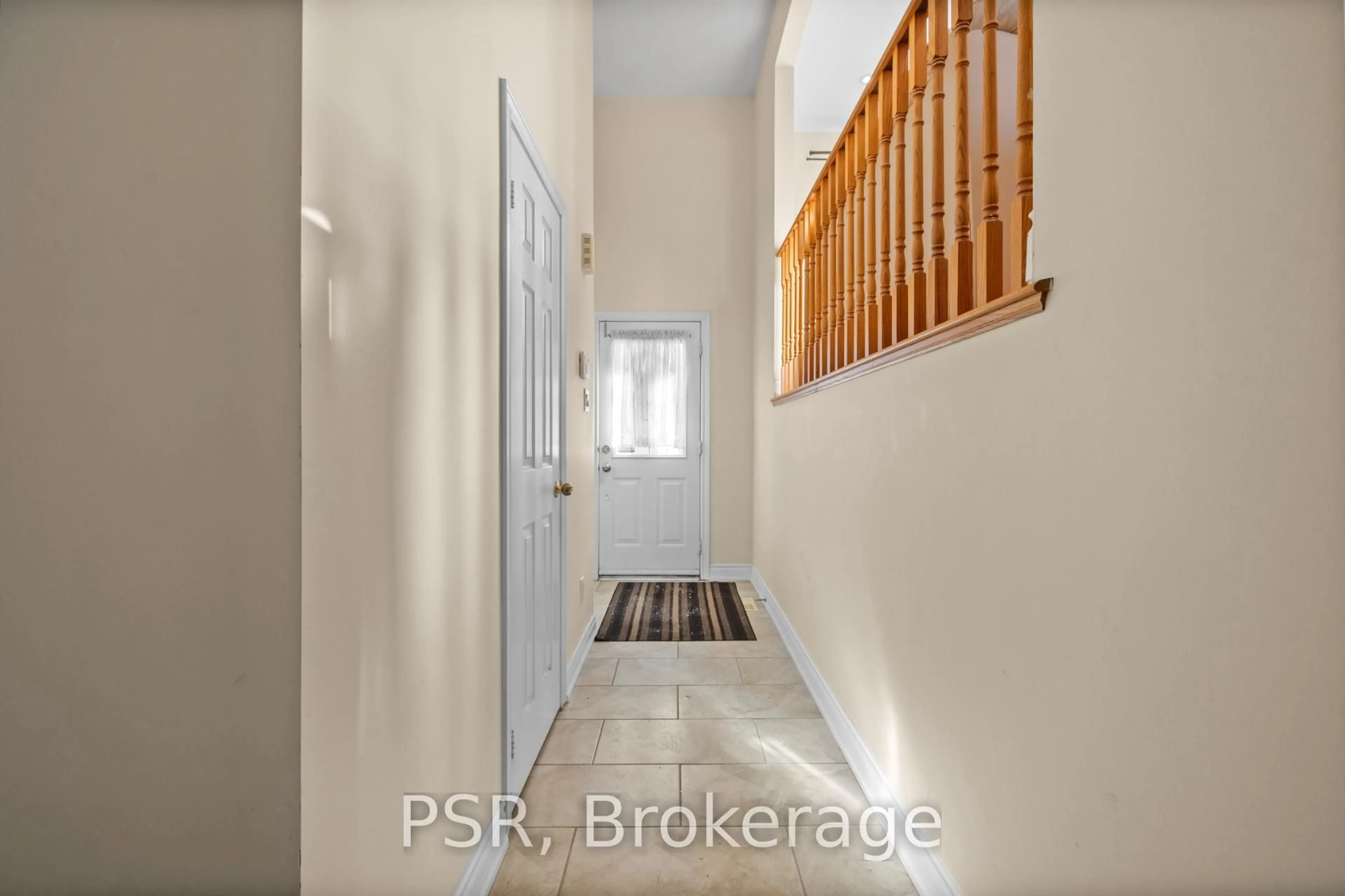 Indoor entryway for 17 Andrika Crt, Mississauga Ontario L4Z 4E9