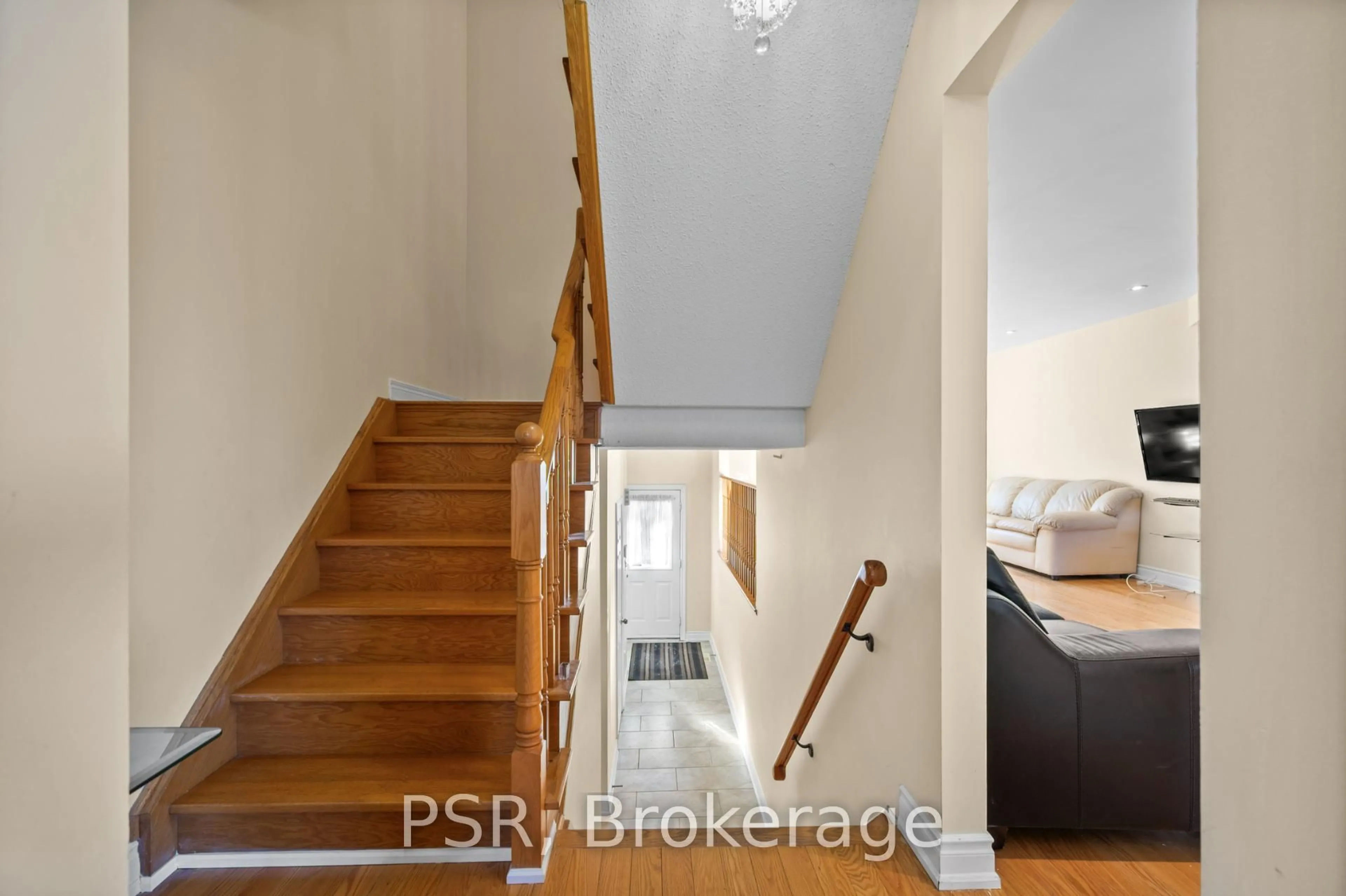 Stairs for 17 Andrika Crt, Mississauga Ontario L4Z 4E9