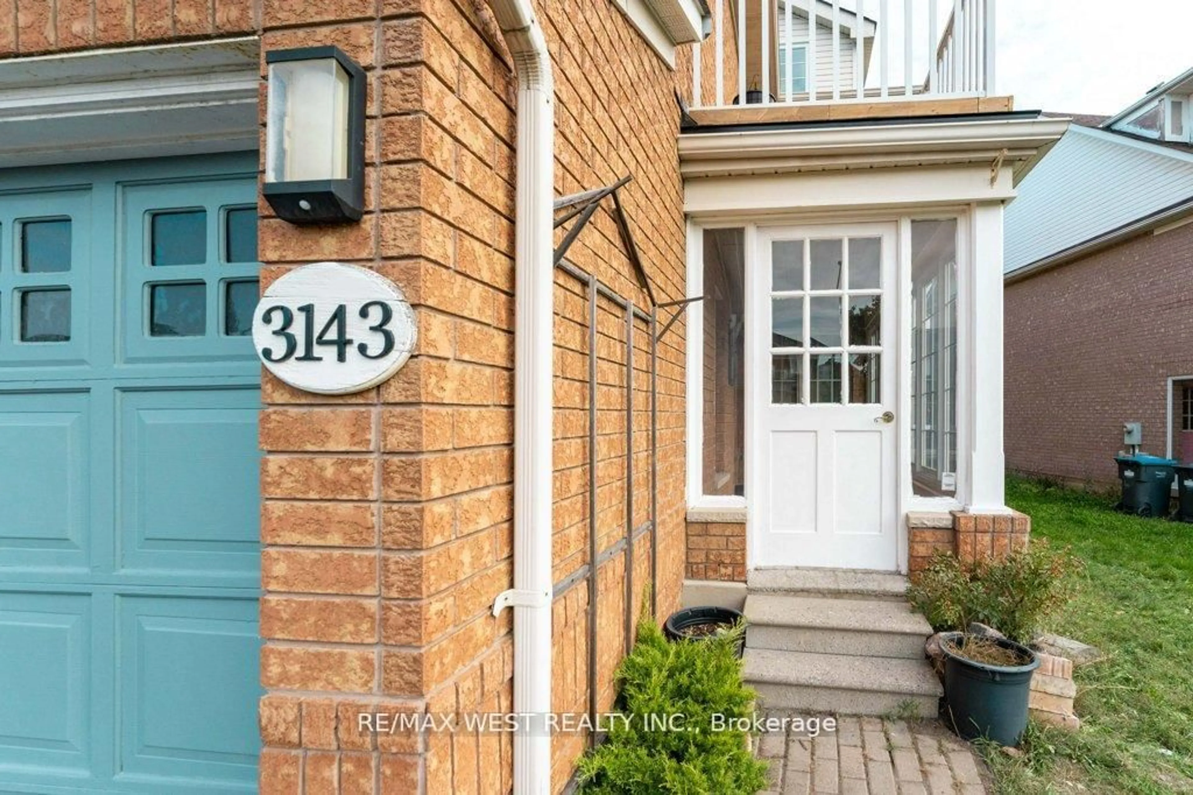 Indoor entryway for 3143 Clayhill Rd, Mississauga Ontario L5B 4J3