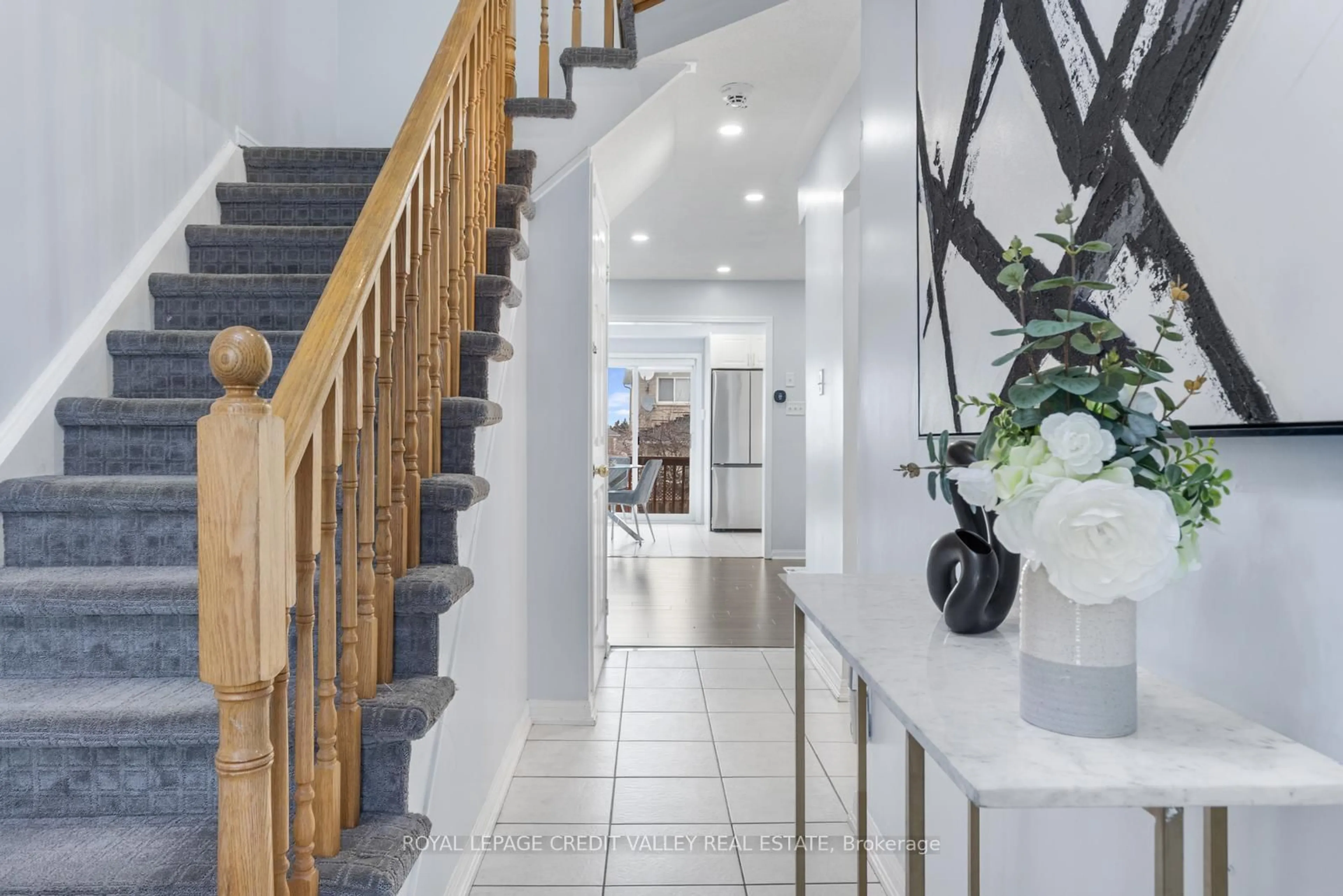 Indoor foyer for 84 Whiteface Cres, Brampton Ontario L6X 4X3