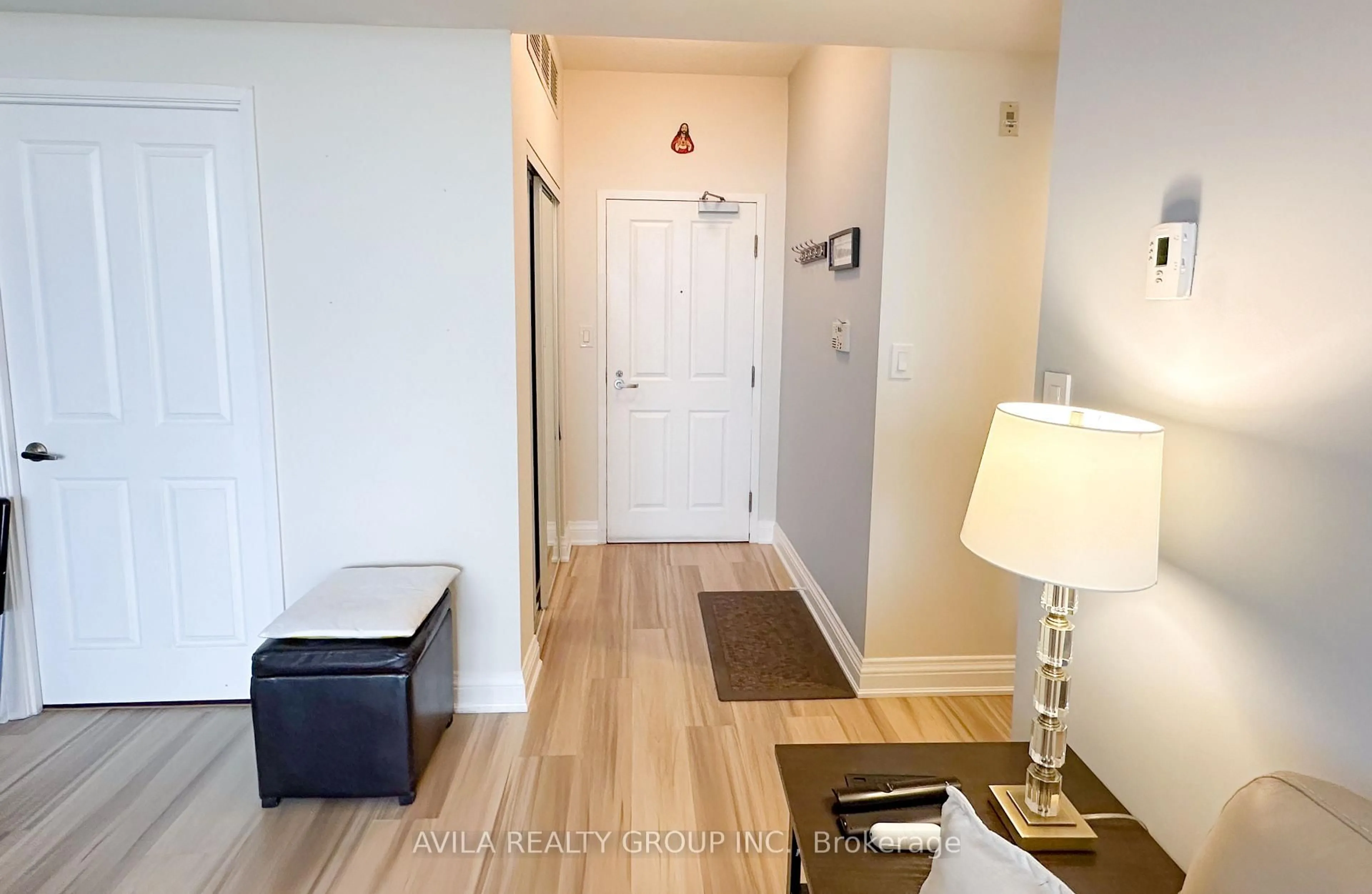 Indoor entryway for 2199 Sixth Line #409, Oakville Ontario L6H 5V3