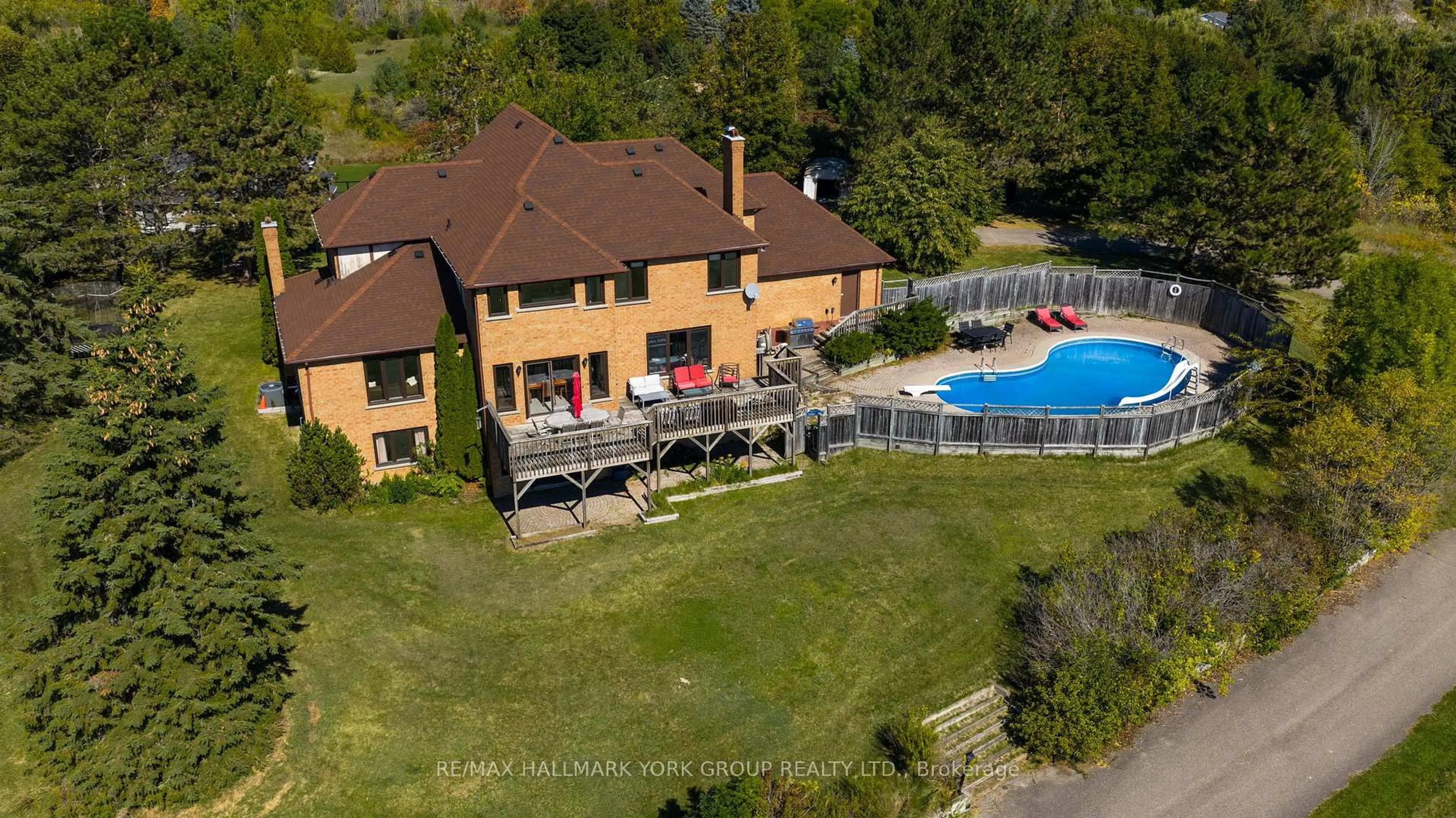 A pic from outside/outdoor area/front of a property/back of a property/a pic from drone, water/lake/river/ocean view for 33 Matson Dr, Caledon Ontario L7E 0A9