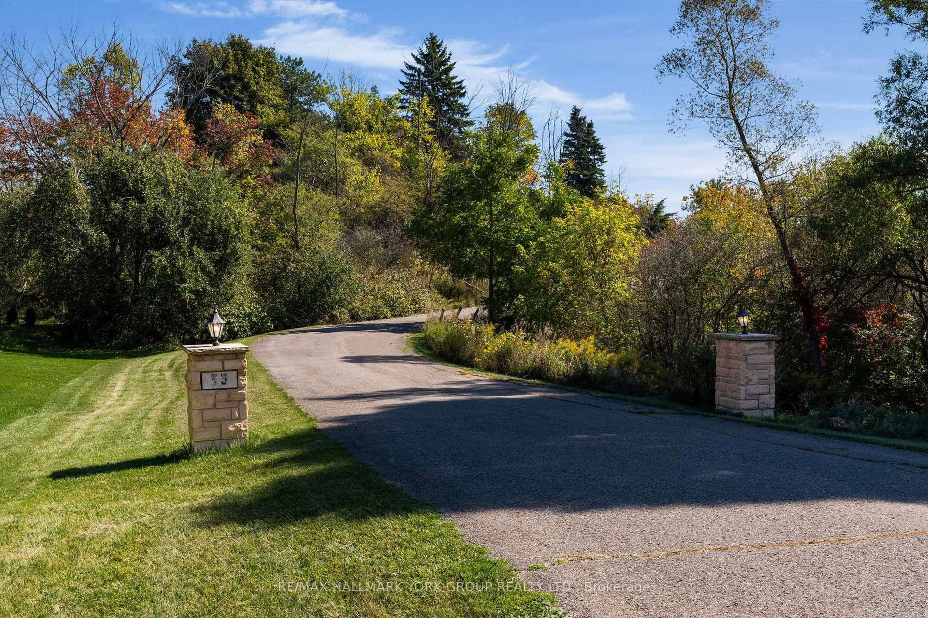 Patio, unknown for 33 Matson Dr, Caledon Ontario L7E 0A9