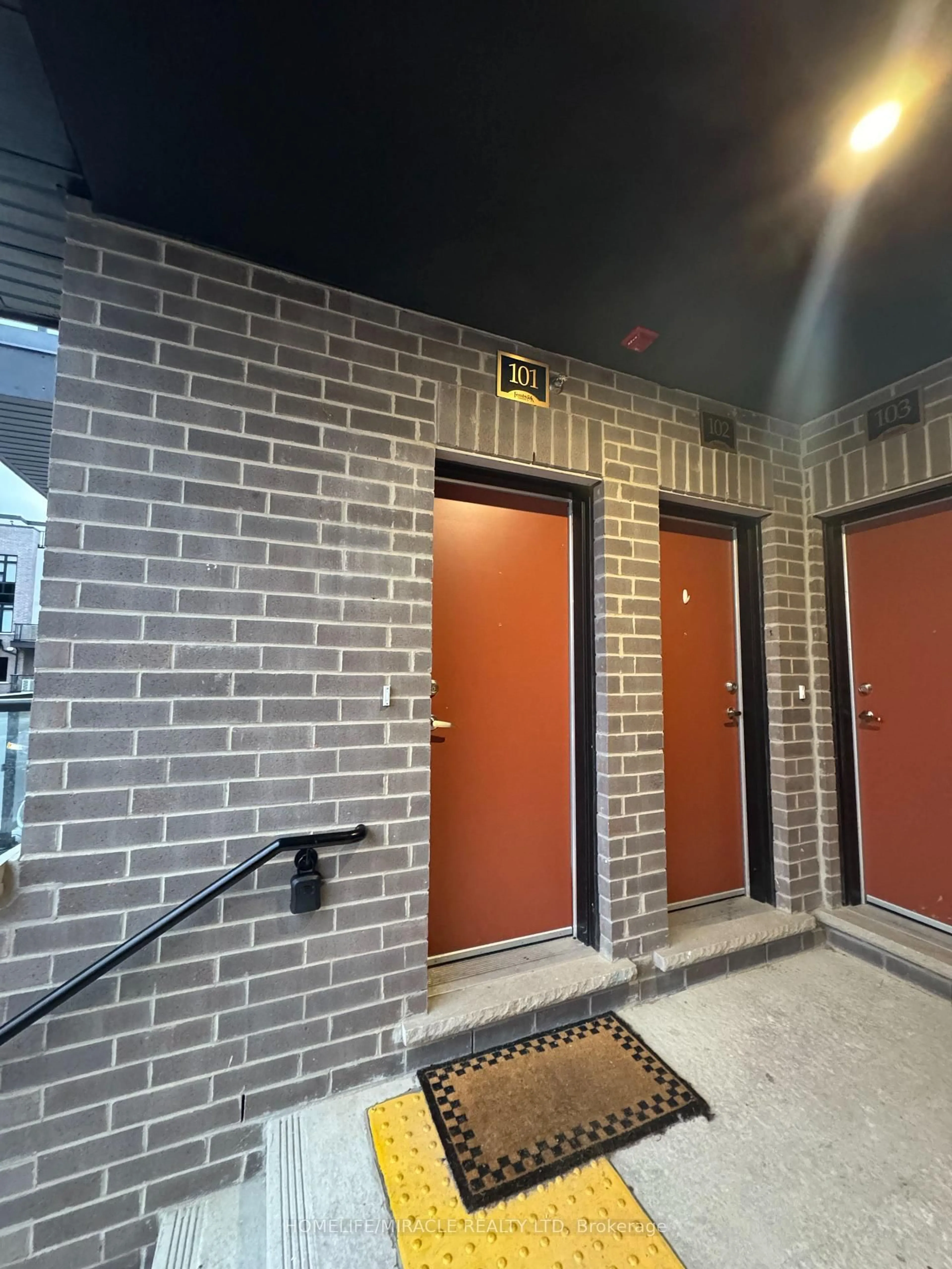 Indoor foyer for 1577 Rose Way #101, Milton Ontario L9E 1N4