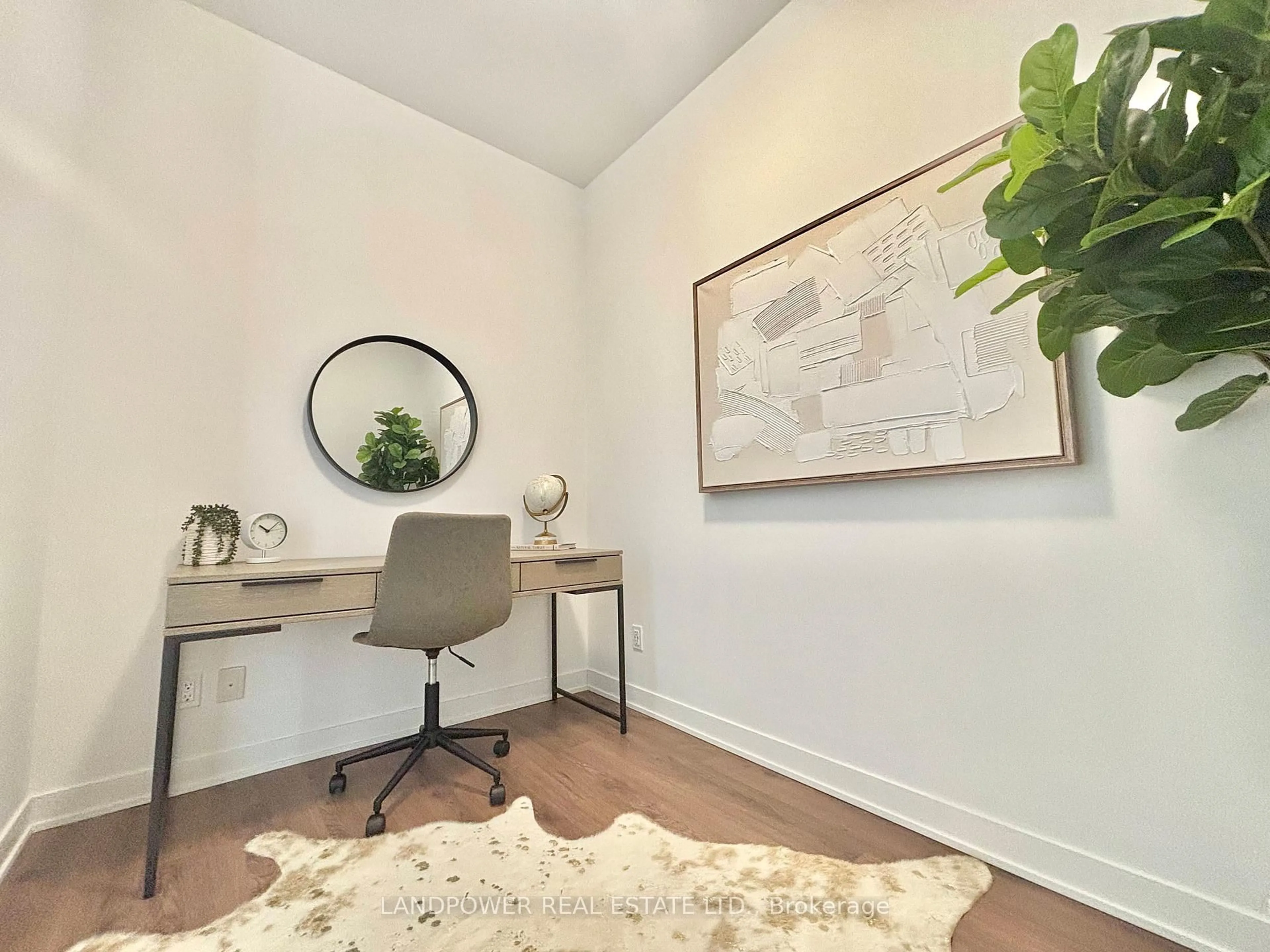 A pic of a room for 405 Dundas St #210, Oakville Ontario L6M 5P9