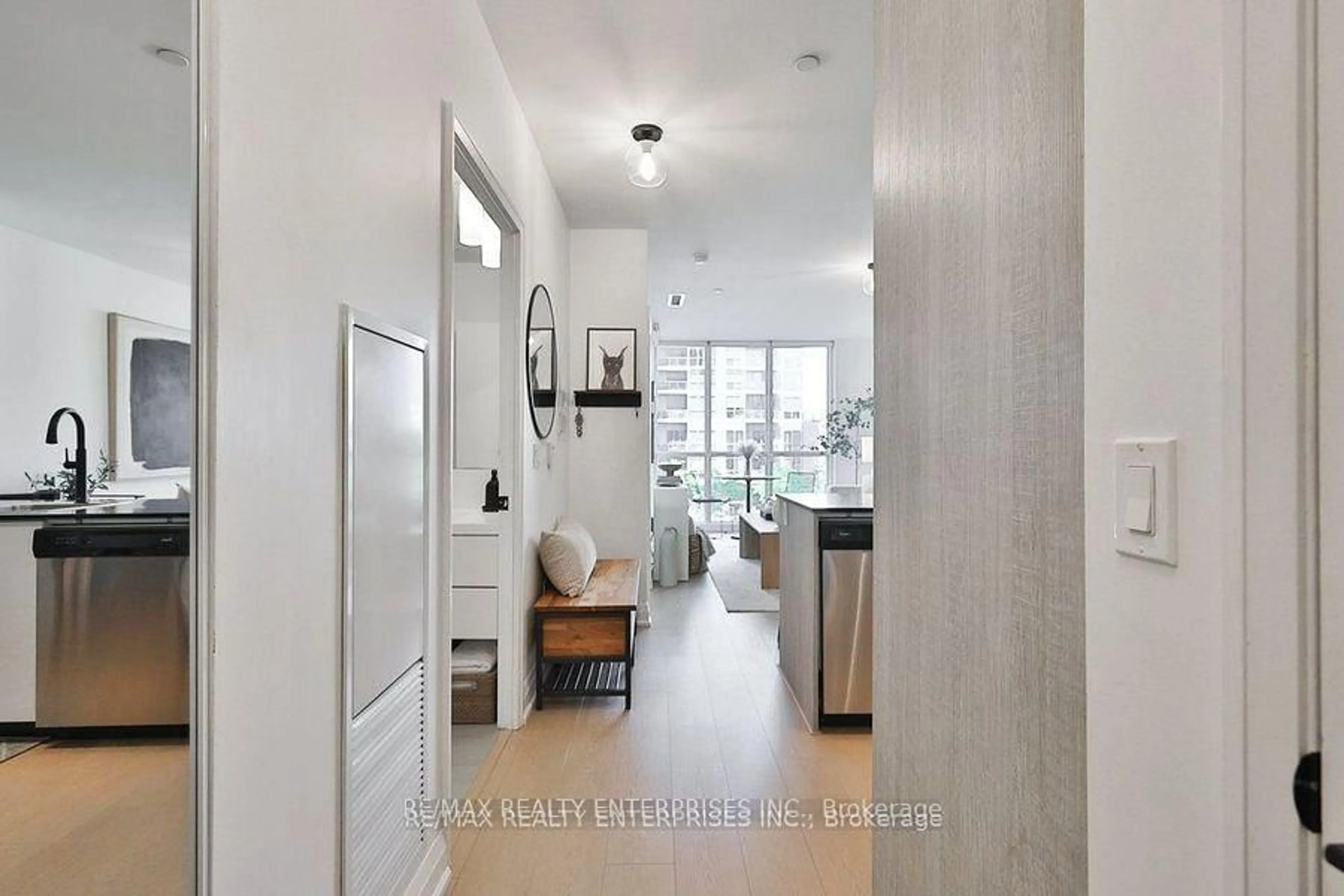 Indoor entryway for 9 Valhalla Inn Rd #306, Toronto Ontario M9B 1S9