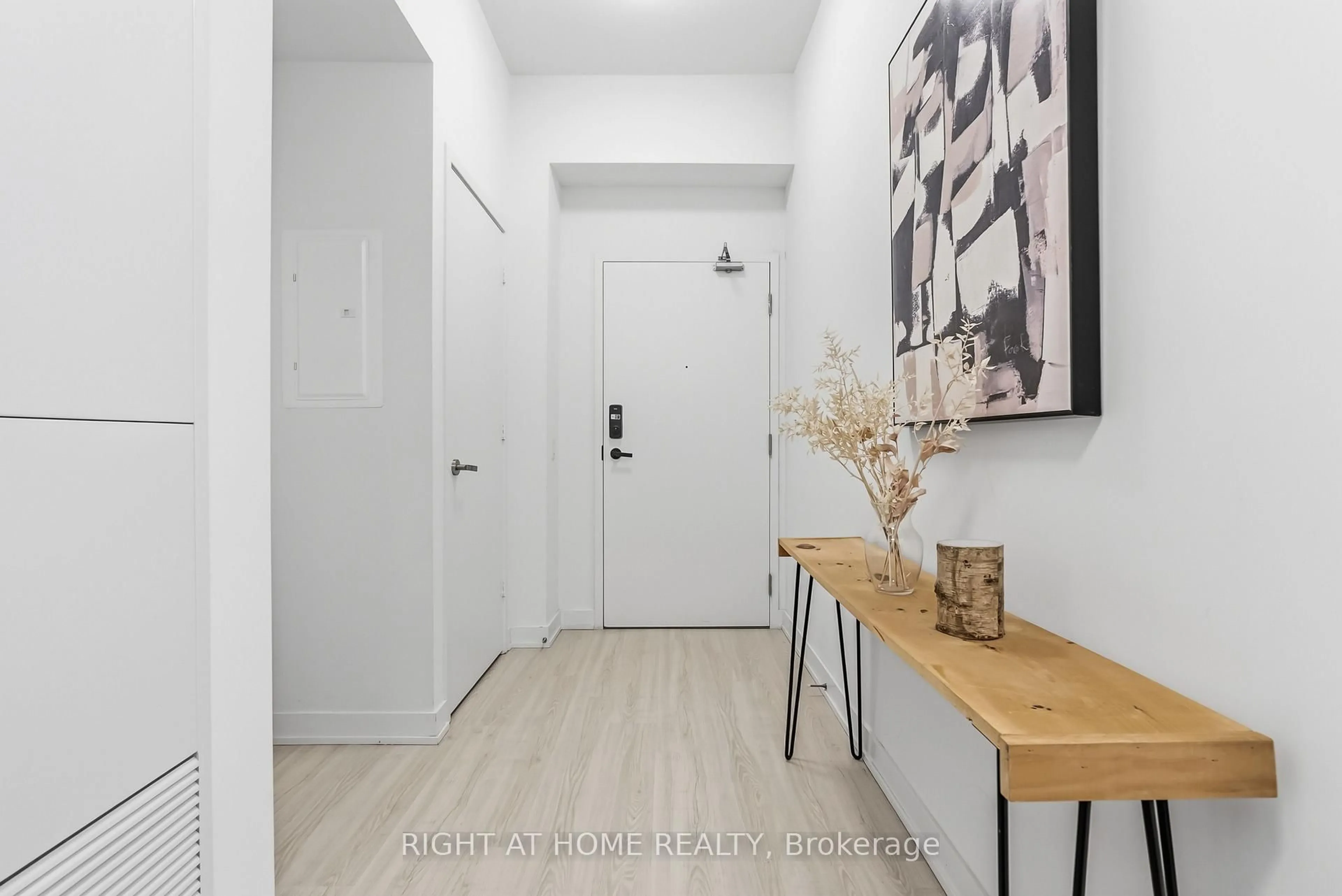 Indoor entryway for 3883 Quartz Rd #5507, Mississauga Ontario L5B 0M4