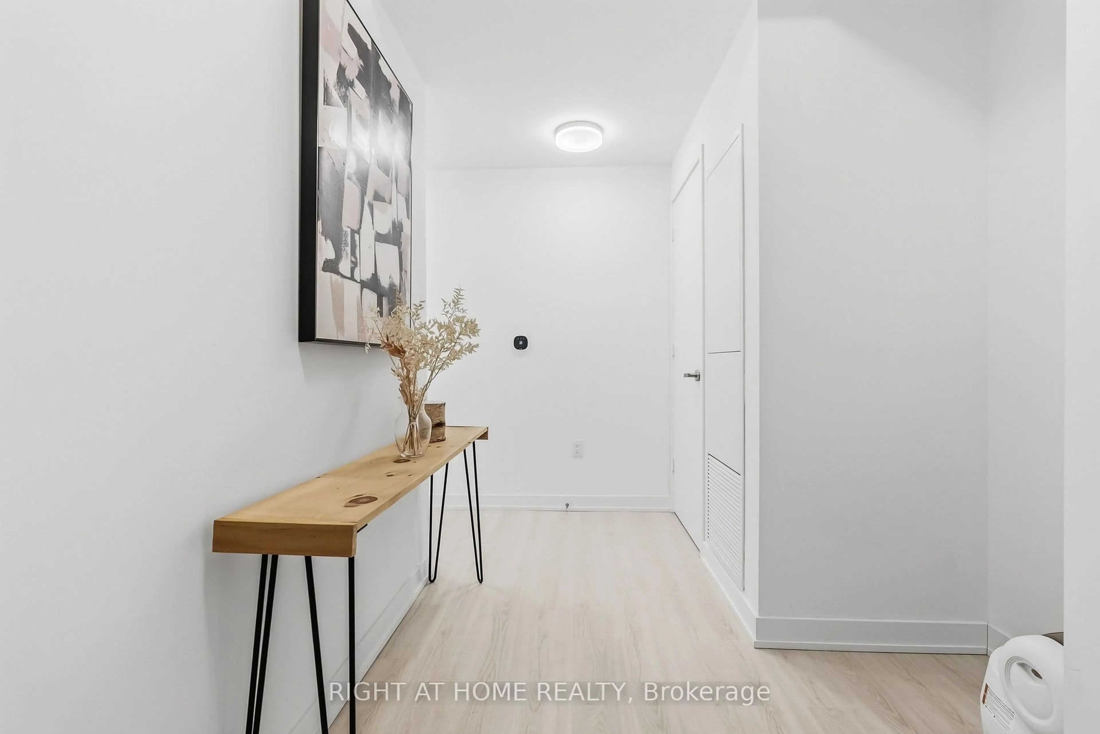 Indoor entryway for 3883 Quartz Rd #5507, Mississauga Ontario L5B 0M4