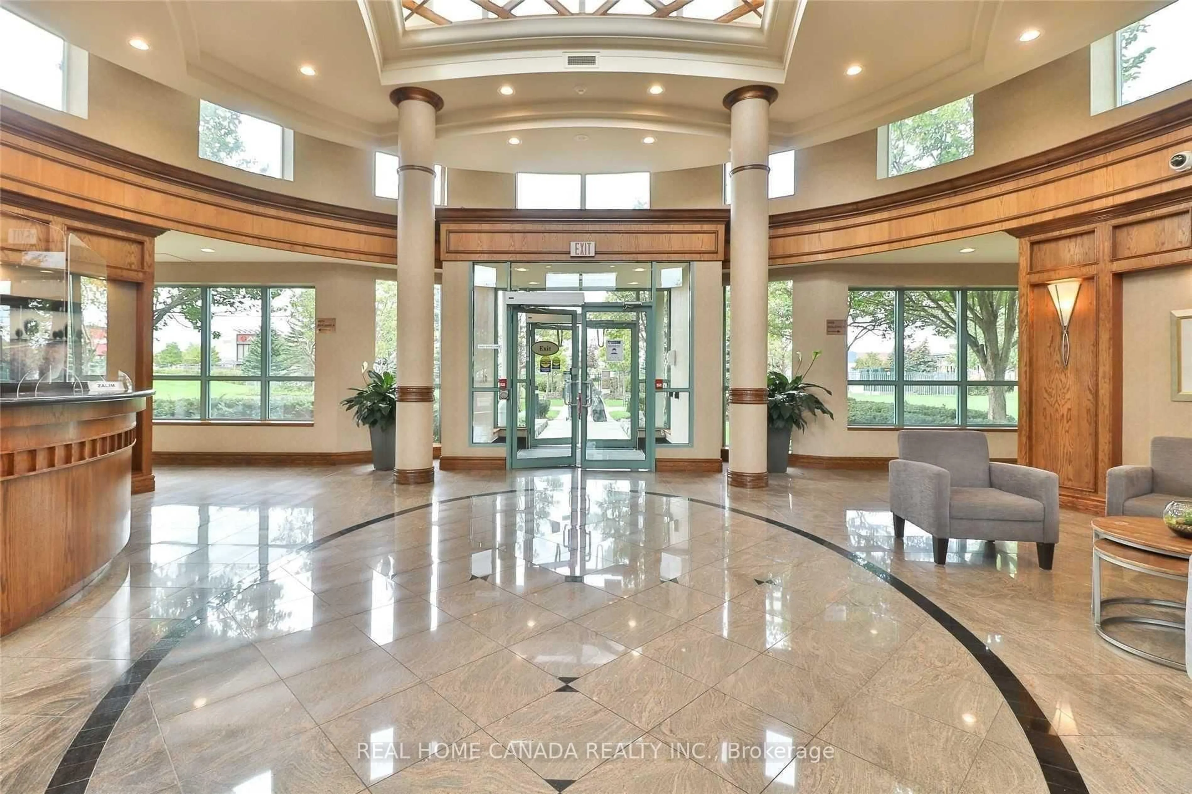 Indoor foyer for 4879 Kimbermount Ave #1802, Mississauga Ontario L5M 7R8