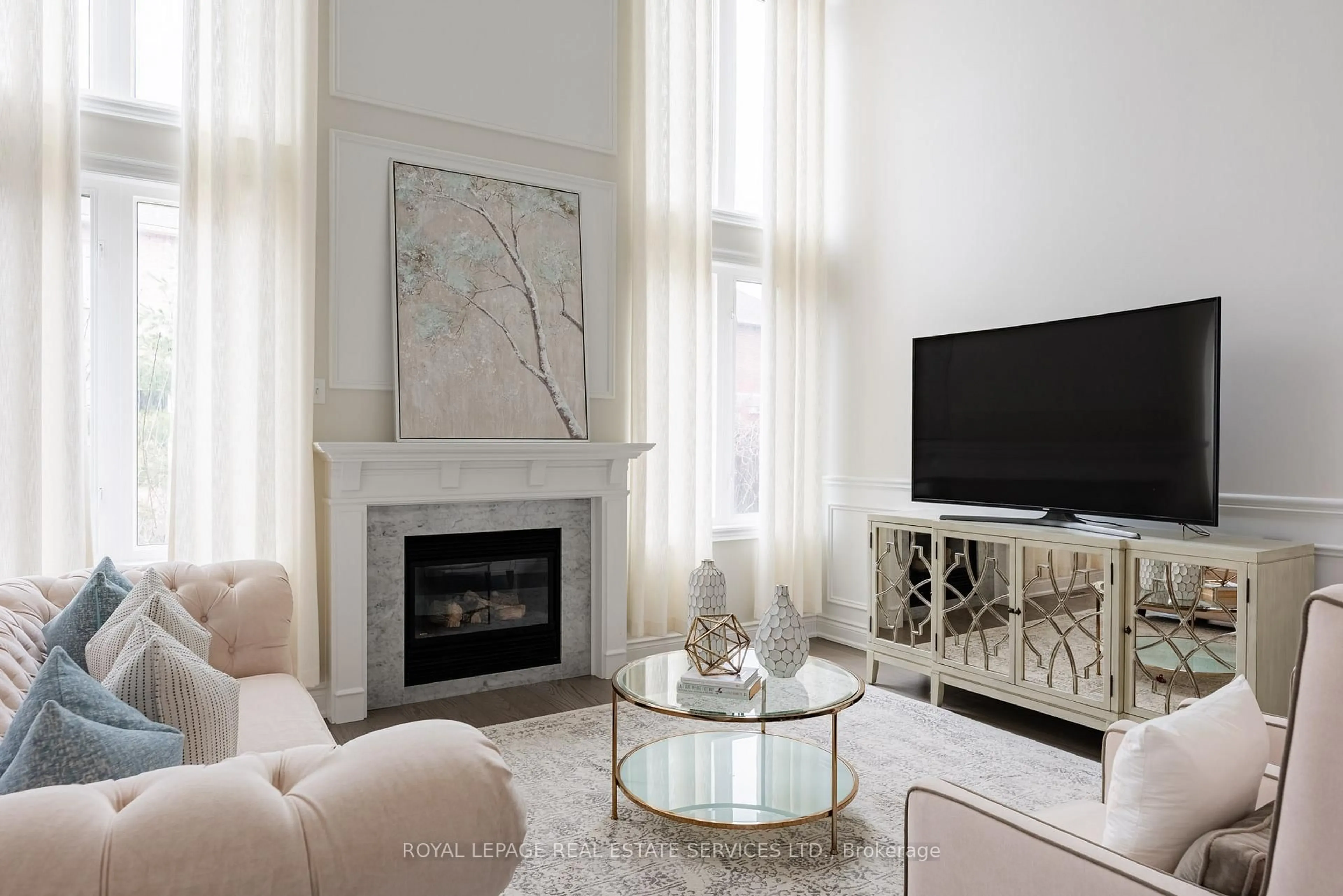 Living room with furniture, unknown for 3310 TIMELESS Dr, Oakville Ontario L6L 6V4