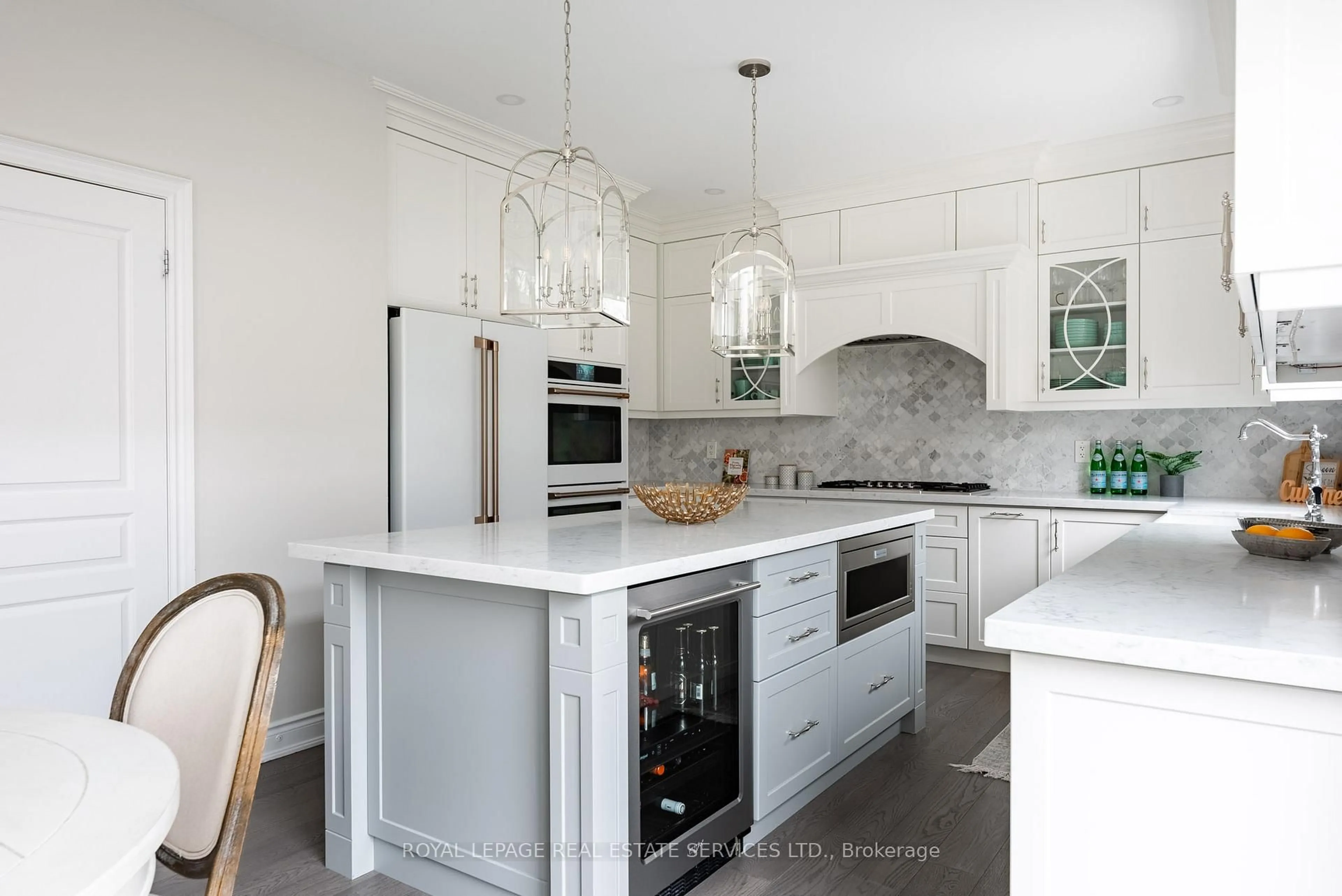 Contemporary kitchen, ceramic/tile floor for 3310 TIMELESS Dr, Oakville Ontario L6L 6V4