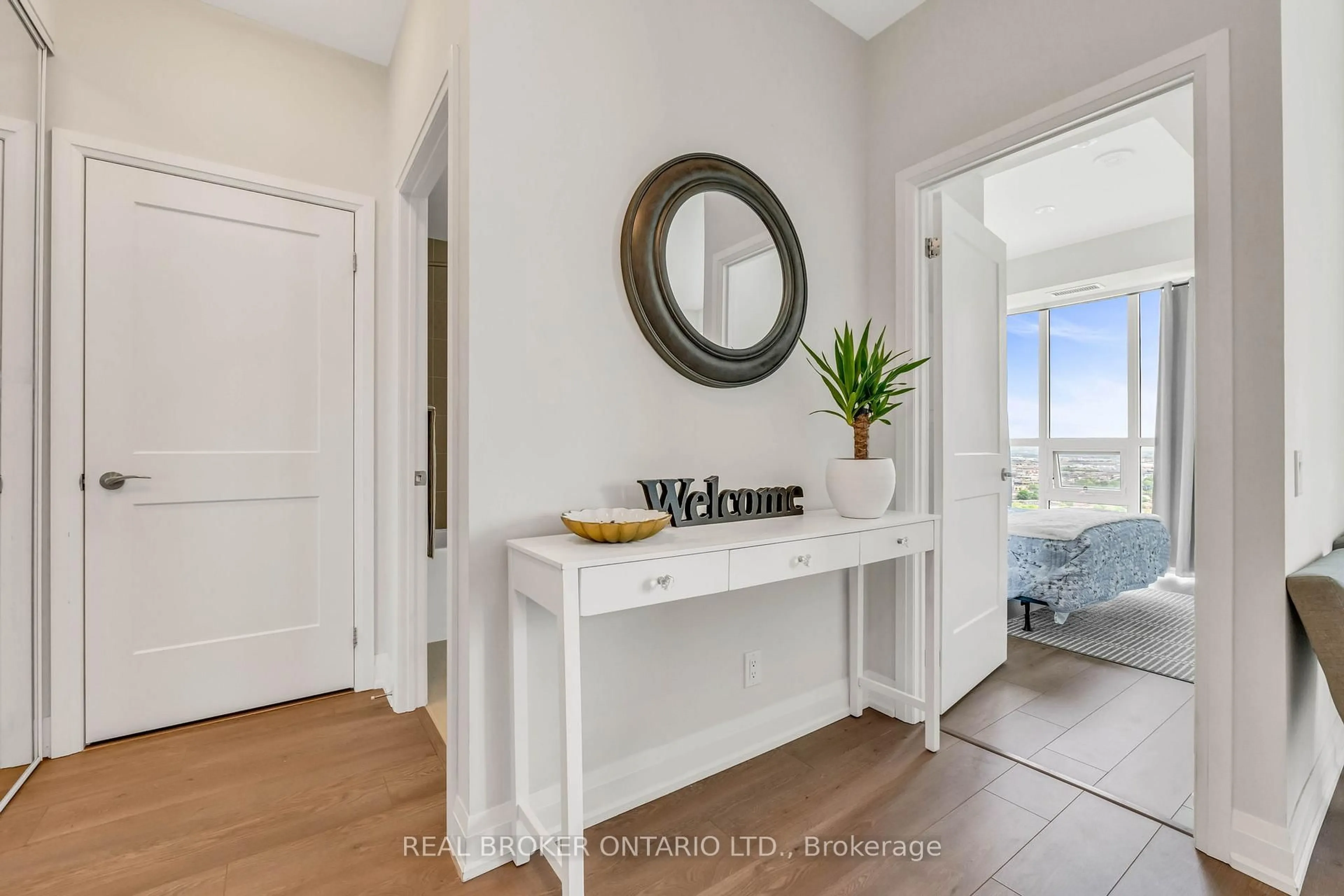 Indoor entryway for 15 Lynch St #1904, Brampton Ontario L6W 0C7