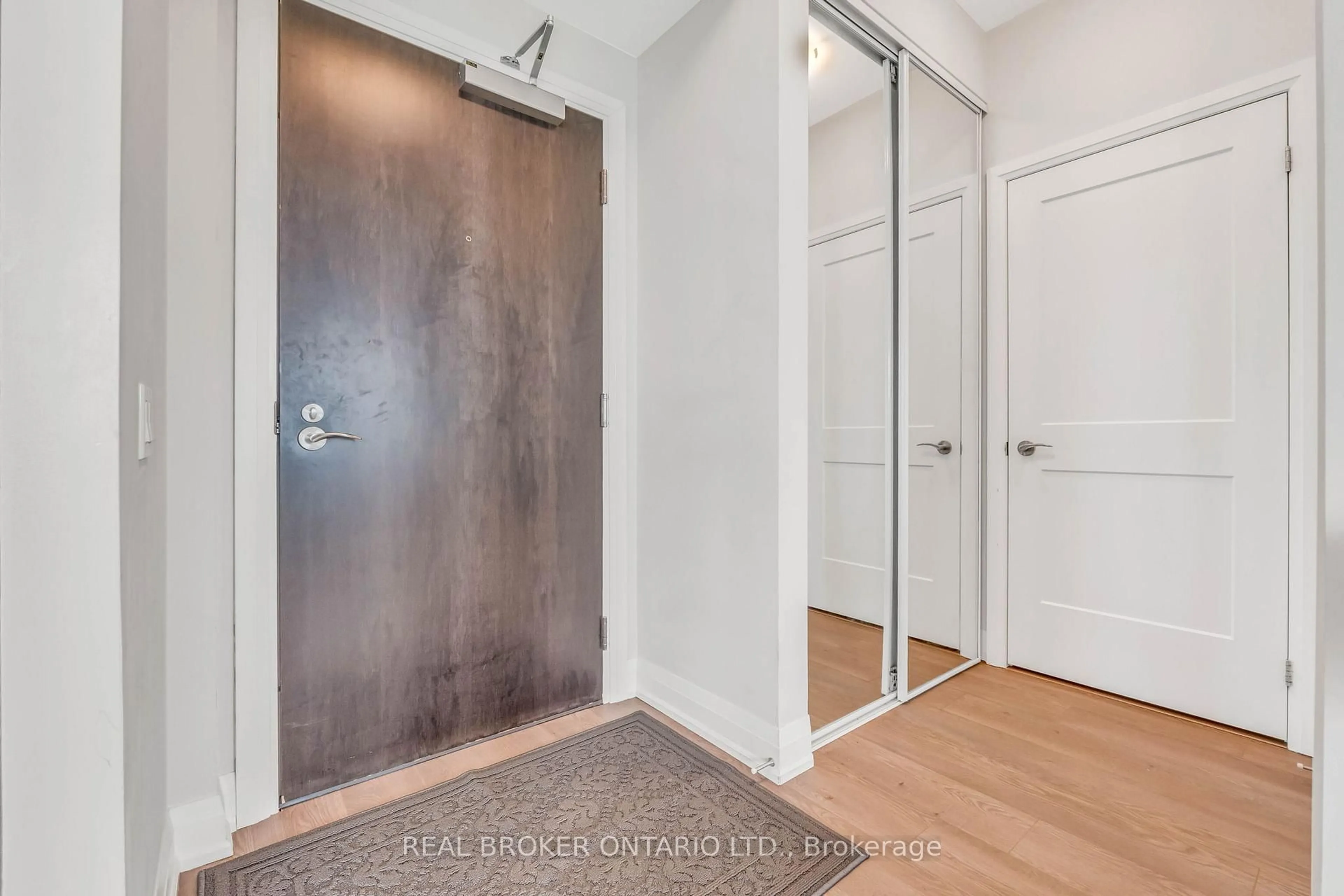 Indoor entryway for 15 Lynch St #1904, Brampton Ontario L6W 0C7