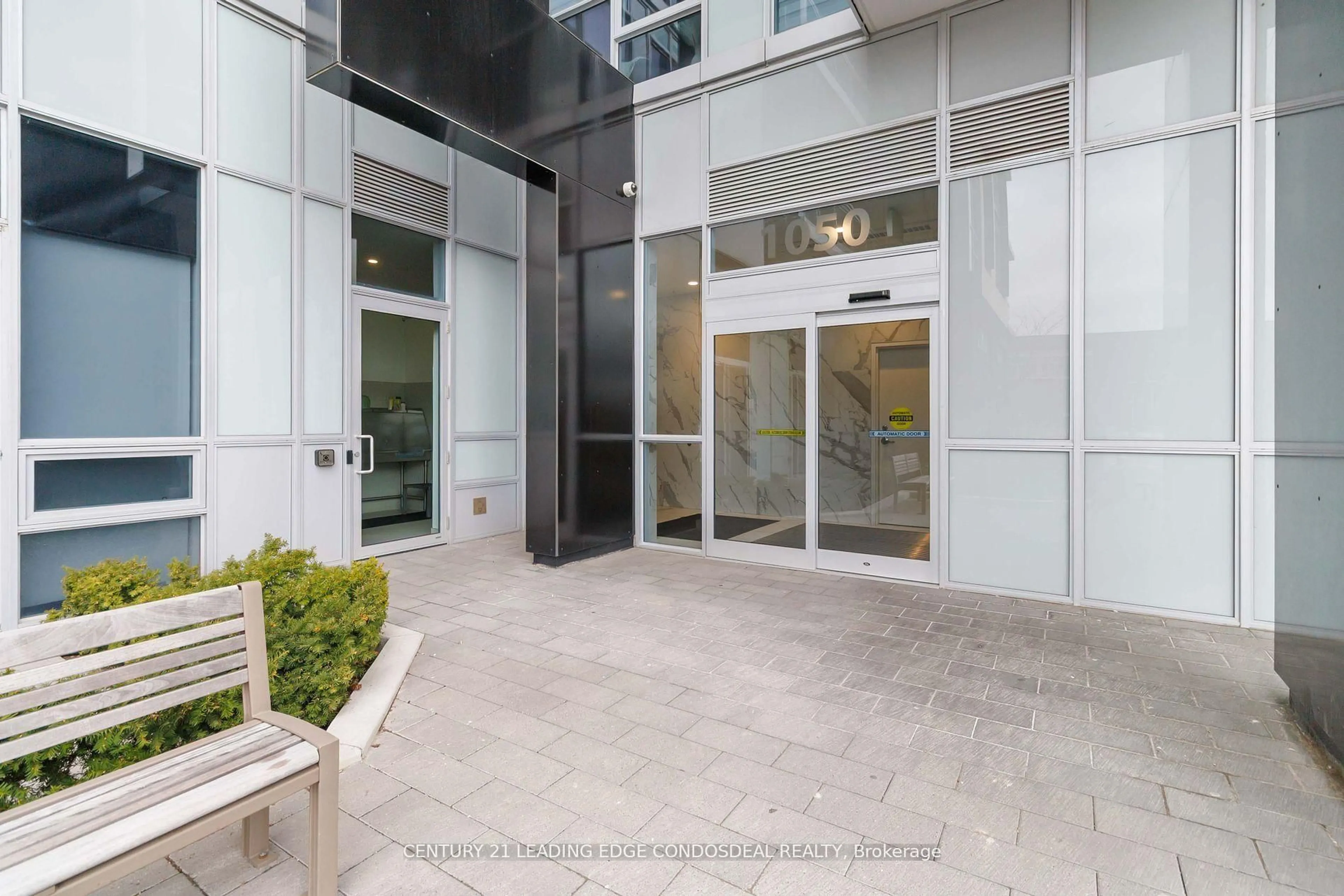 Indoor foyer for 1050 MAIN St #502, Milton Ontario L9T 9M3