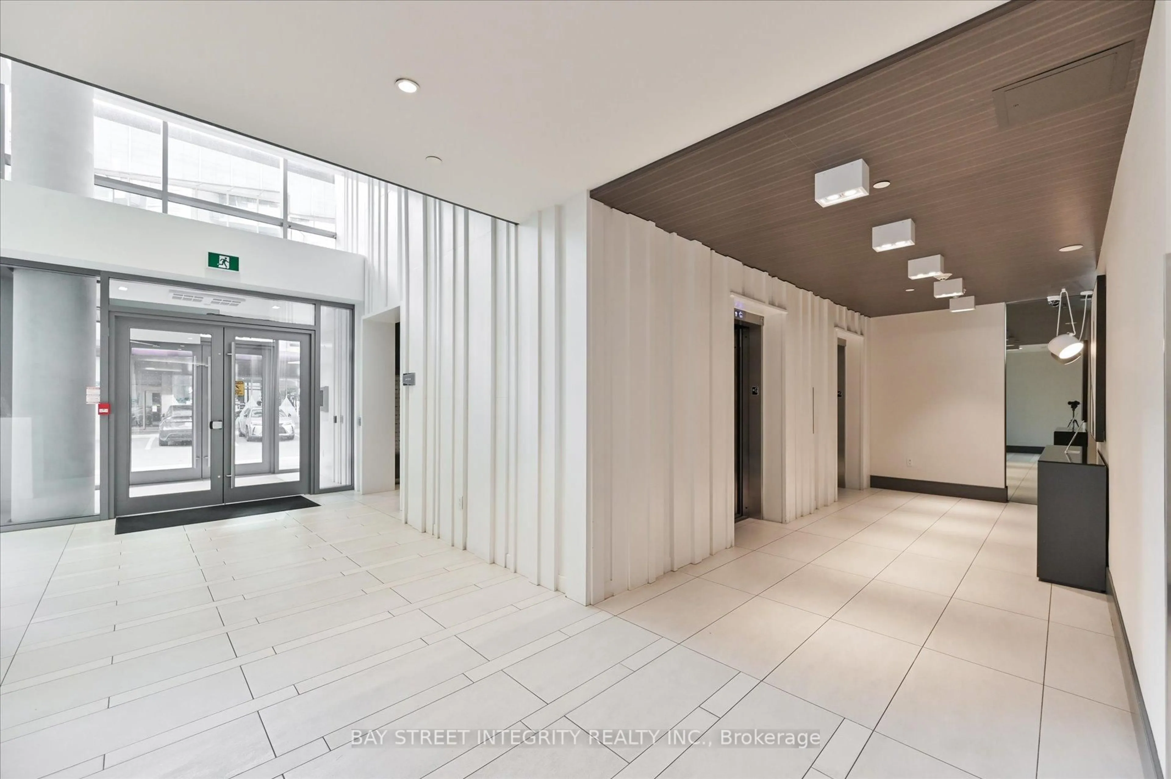 Indoor foyer for 10 De Boers Dr #909, Toronto Ontario M3J 0L6