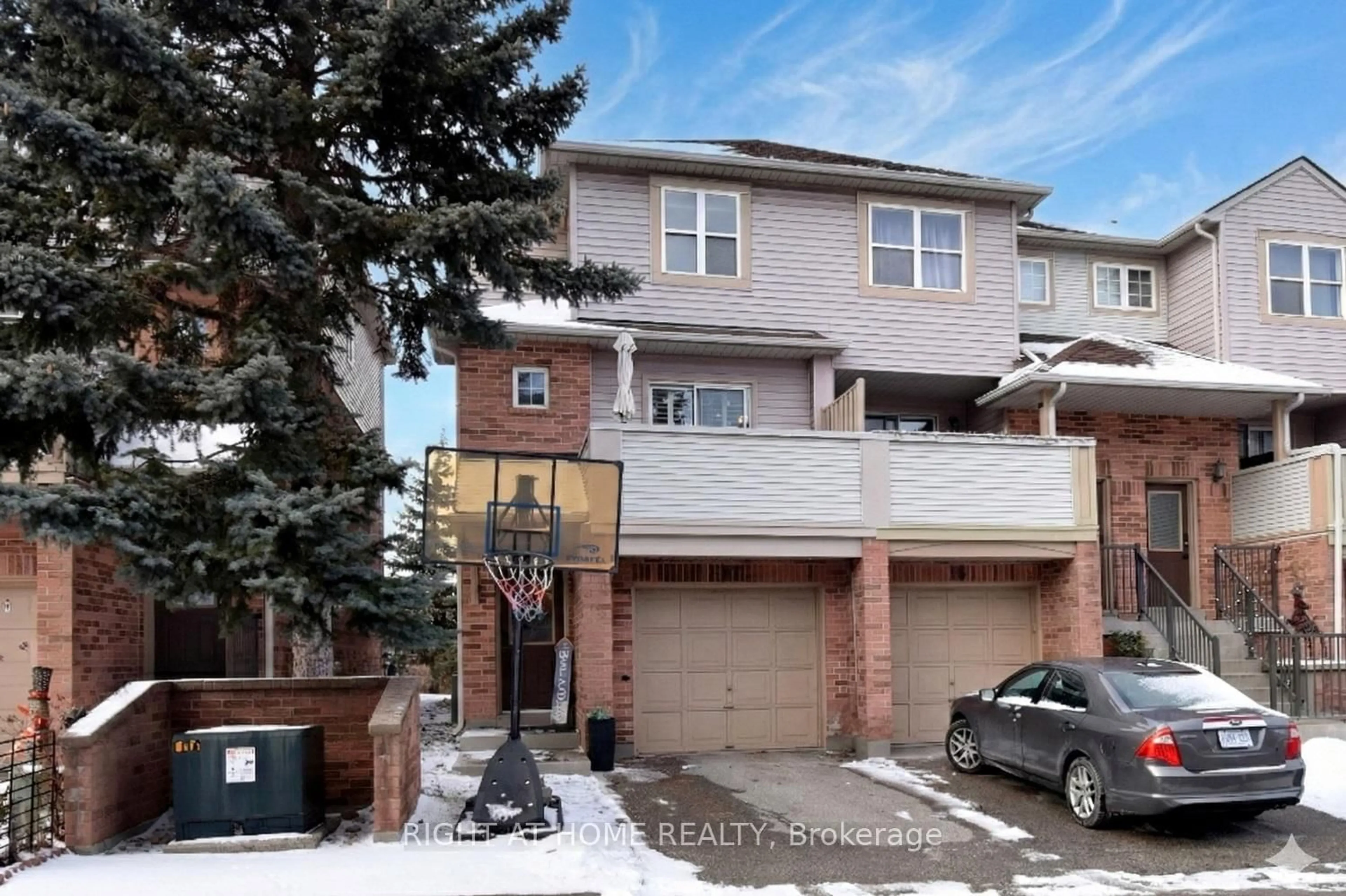 A pic from outside/outdoor area/front of a property/back of a property/a pic from drone, street for 2531 Northampton Blvd #17, Burlington Ontario L7M 4H5