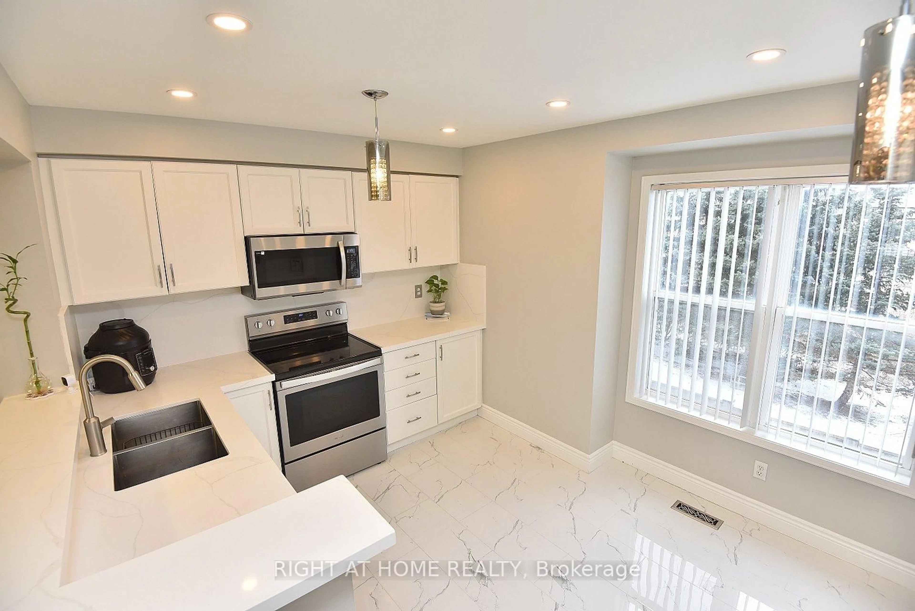 Open concept kitchen, ceramic/tile floor for 2531 Northampton Blvd #17, Burlington Ontario L7M 4H5