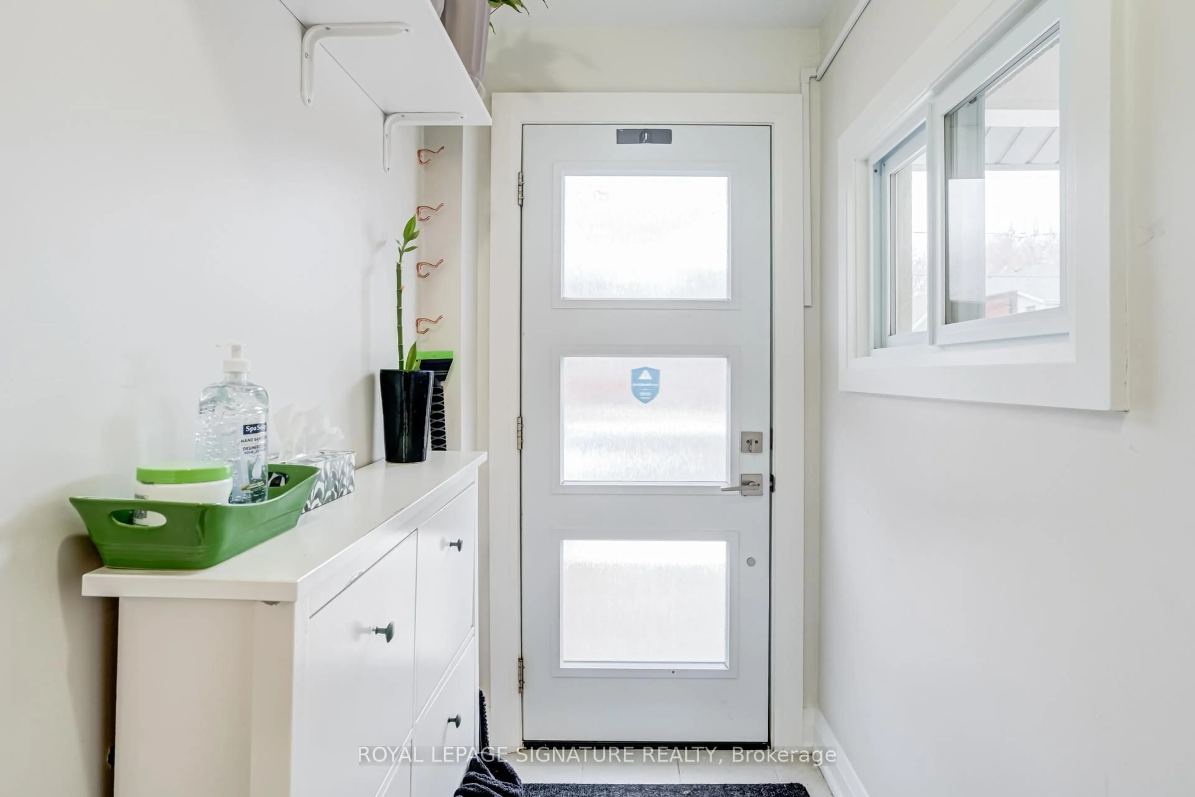 Unknown for 493 Jane St, Toronto Ontario M6S 4A1