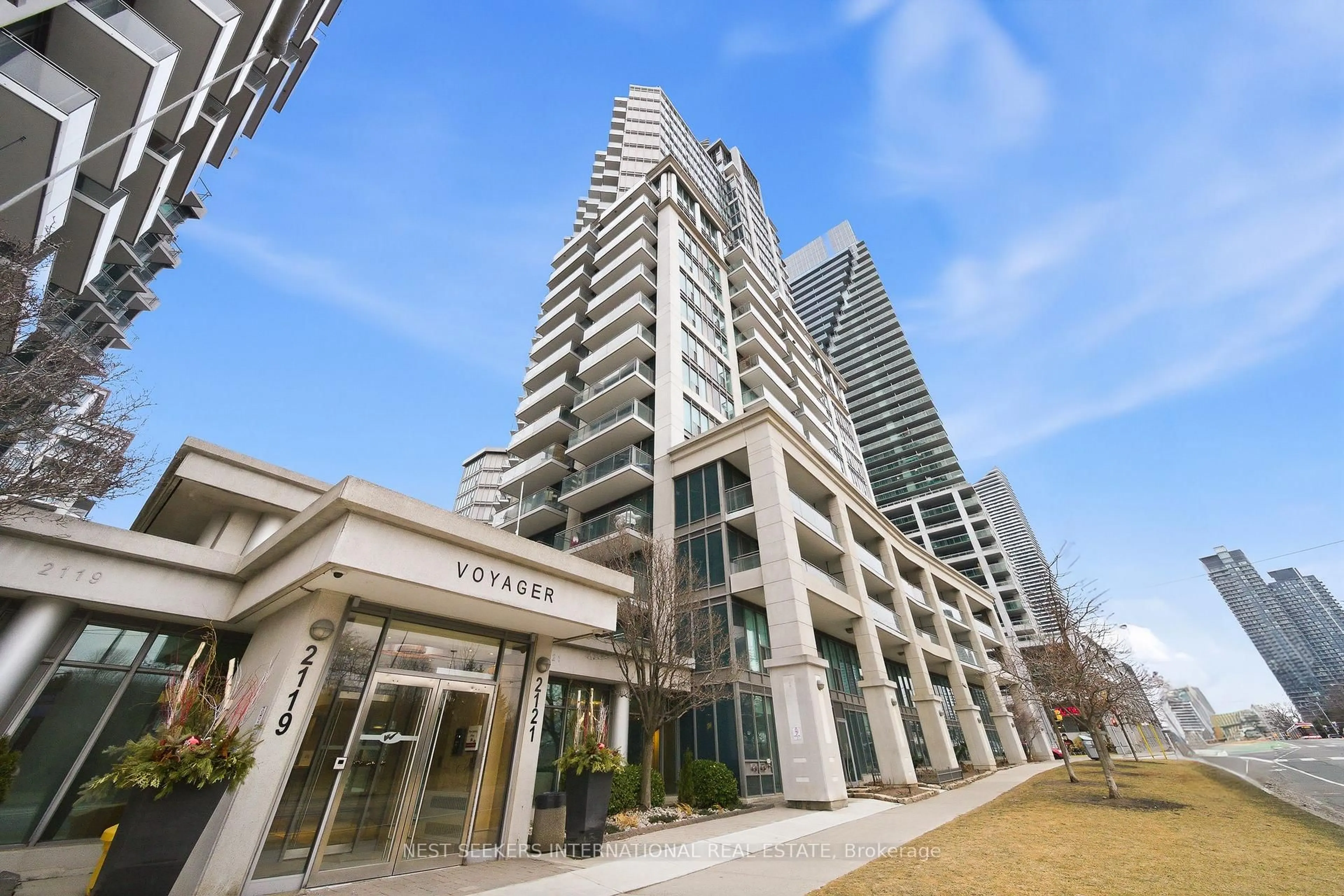 Indoor foyer for 2121 Lake Shore Blvd #204, Toronto Ontario M8V 4E9