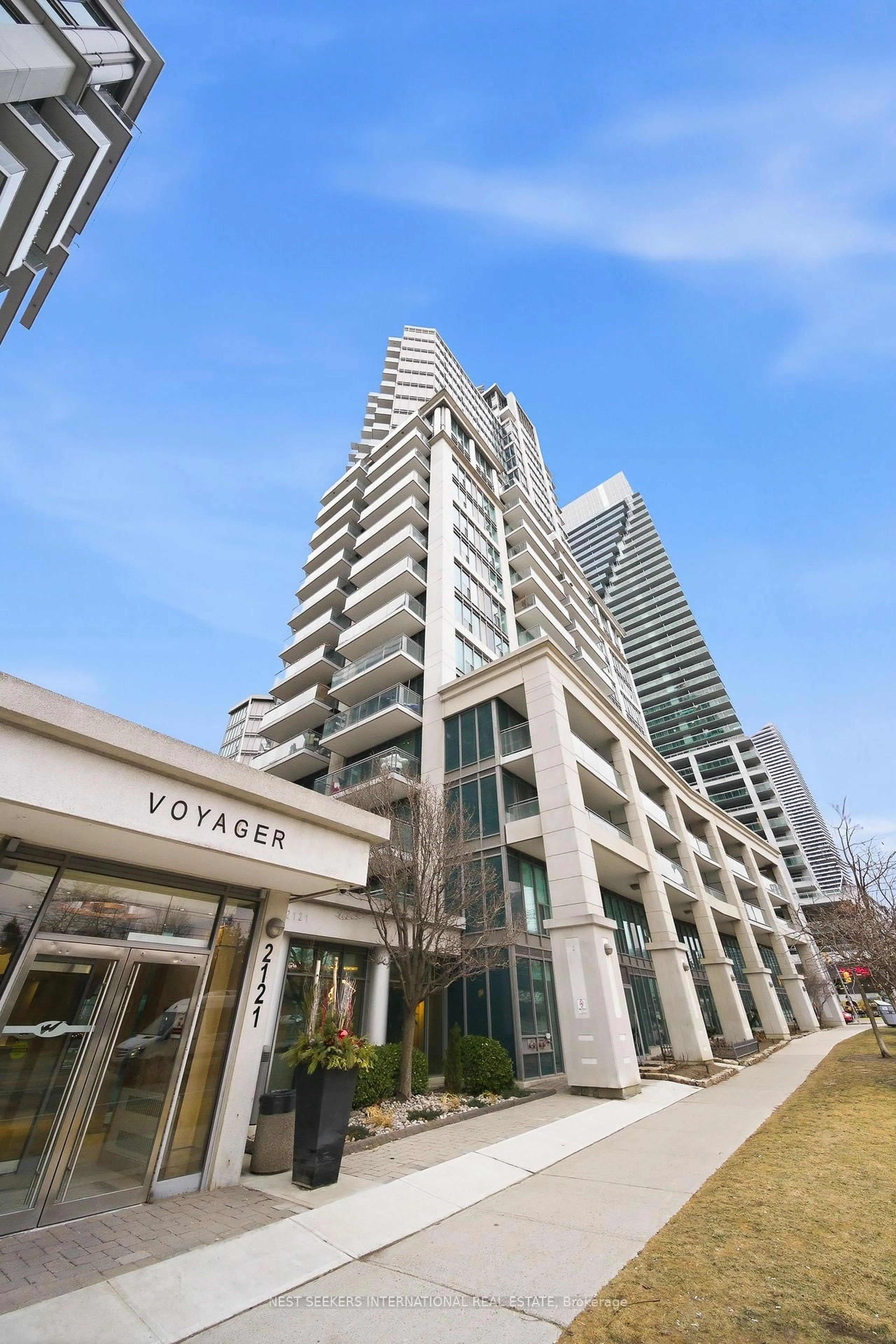 Indoor foyer for 2121 Lake Shore Blvd #204, Toronto Ontario M8V 4E9