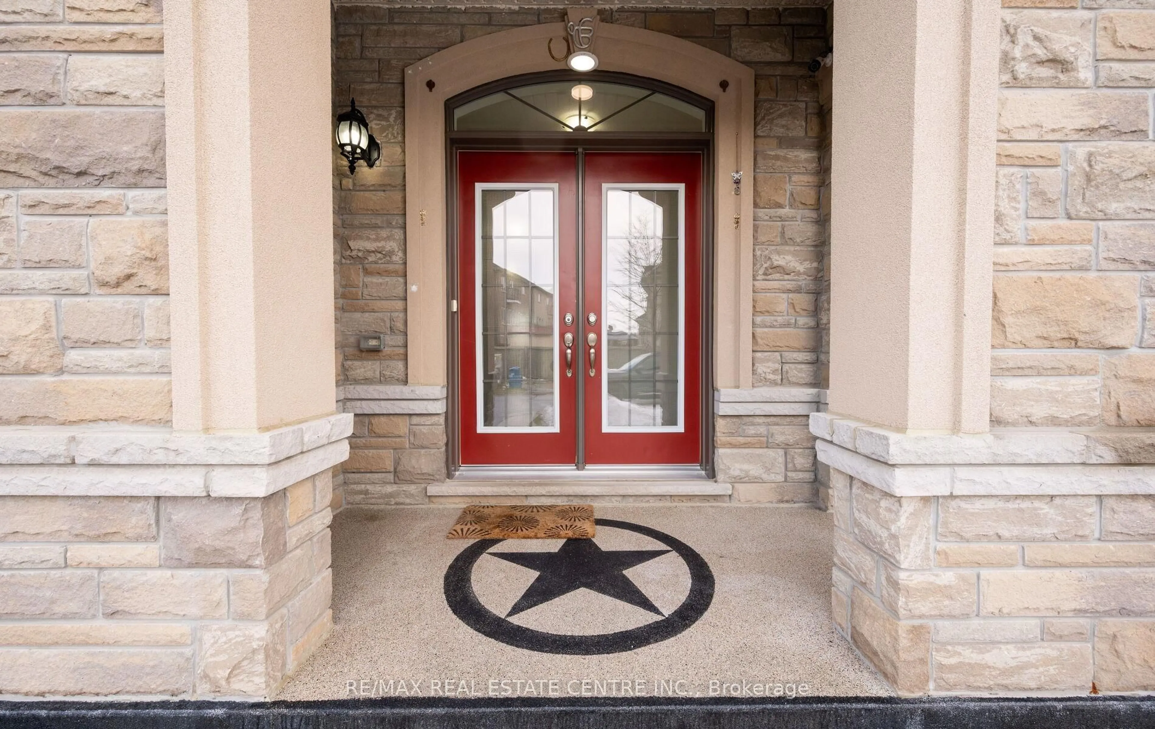 Indoor entryway for 44 Hammerhead Rd, Brampton Ontario L7A 4P9