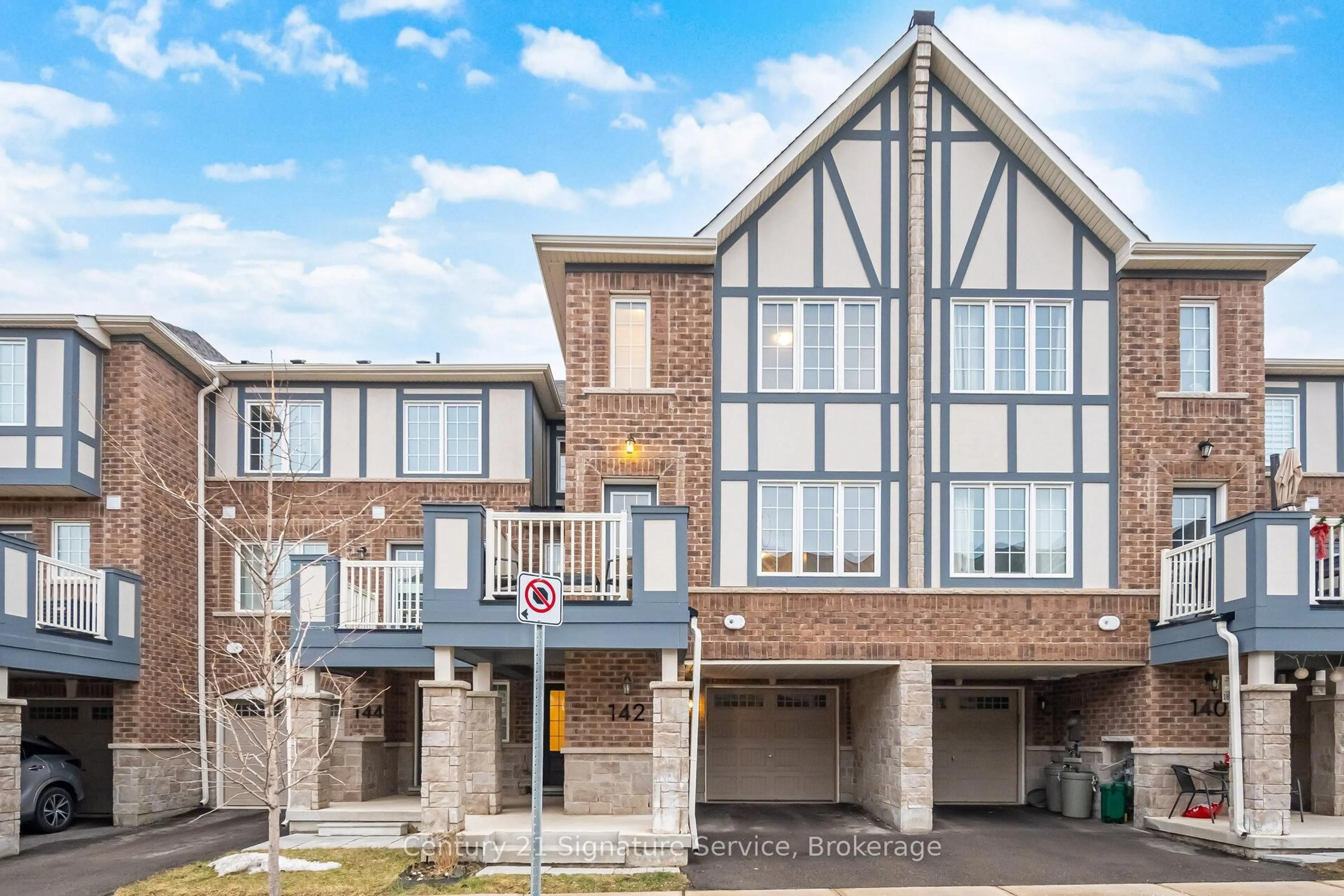 Home with brick exterior material, unknown for 142 Christopher Rd, Oakville Ontario L6H 0Y2
