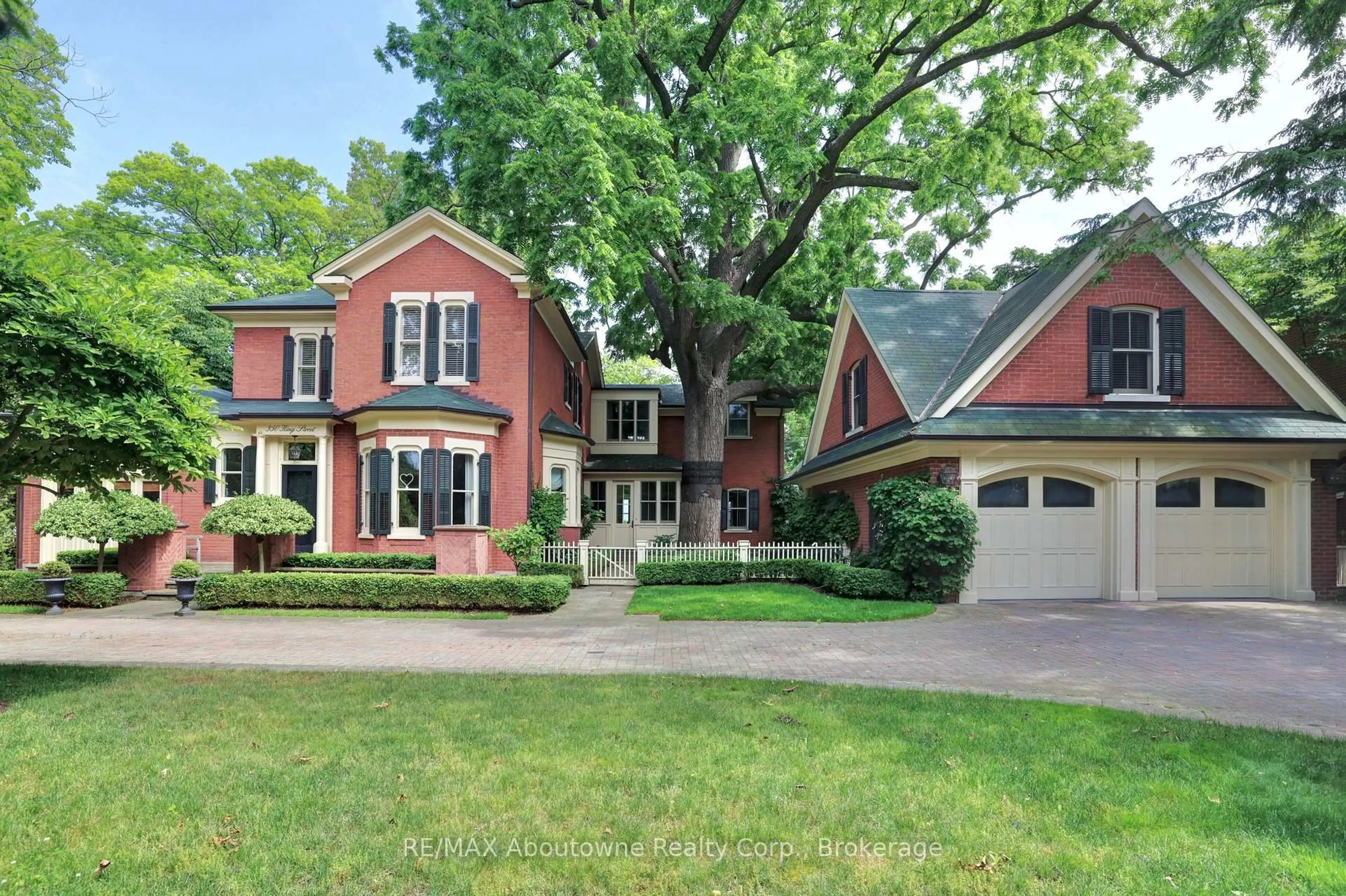 Home with brick exterior material, street for 350 King St, Oakville Ontario L6J 1C2