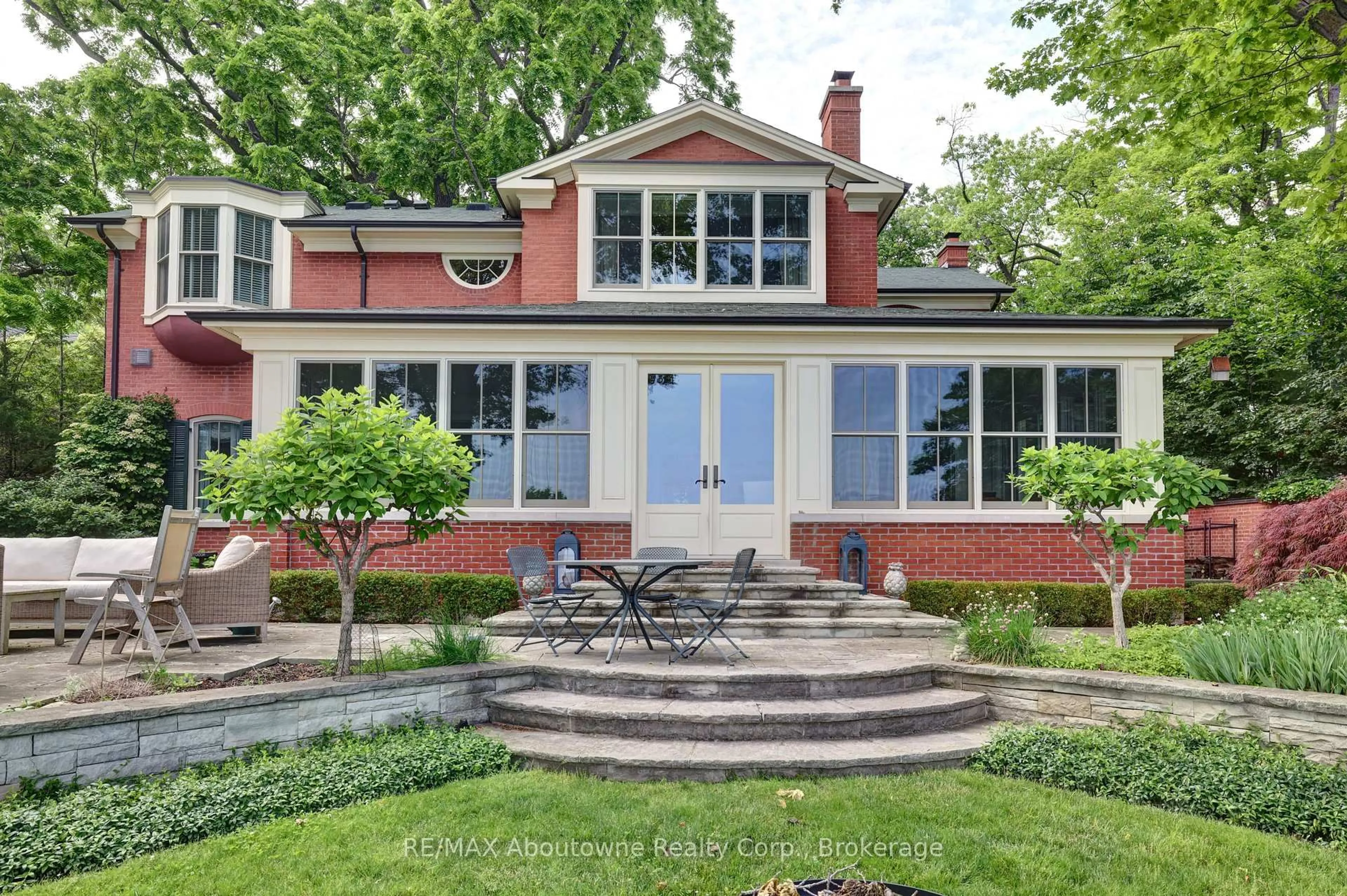 Home with brick exterior material, street for 350 King St, Oakville Ontario L6J 1C2