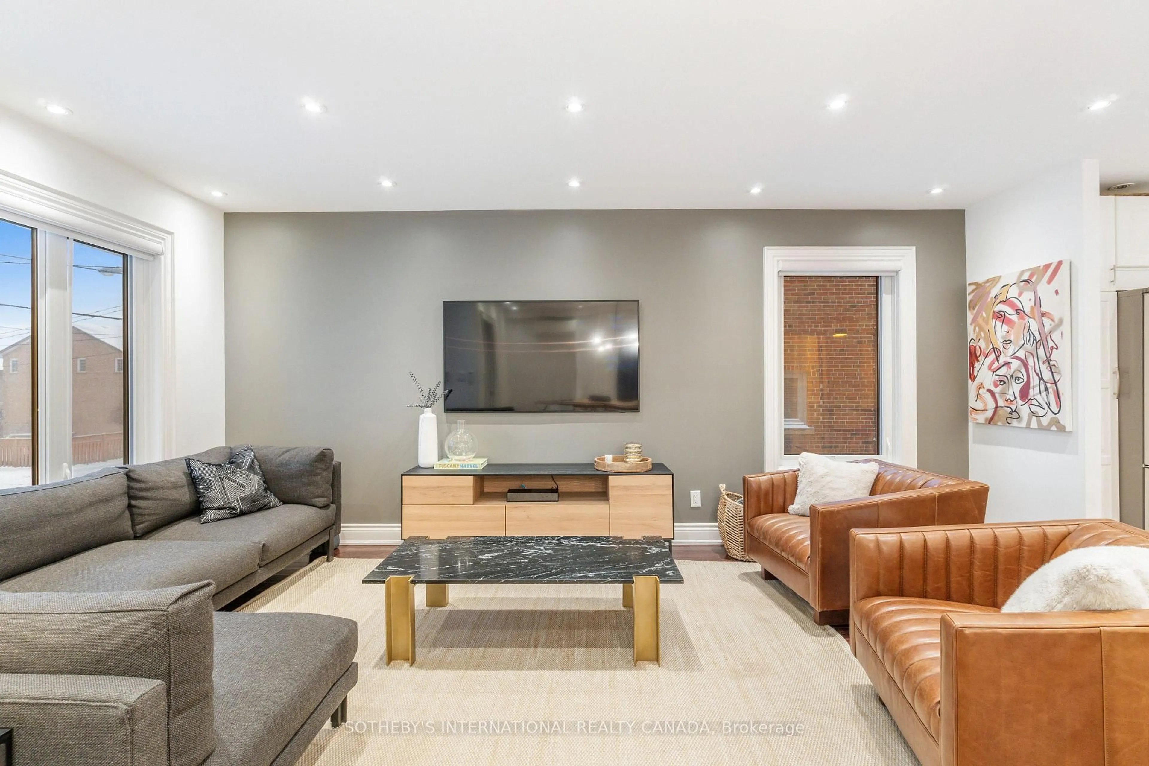 Living room with furniture, unknown for 38 Guthrie Ave, Toronto Ontario M8Y 3L1