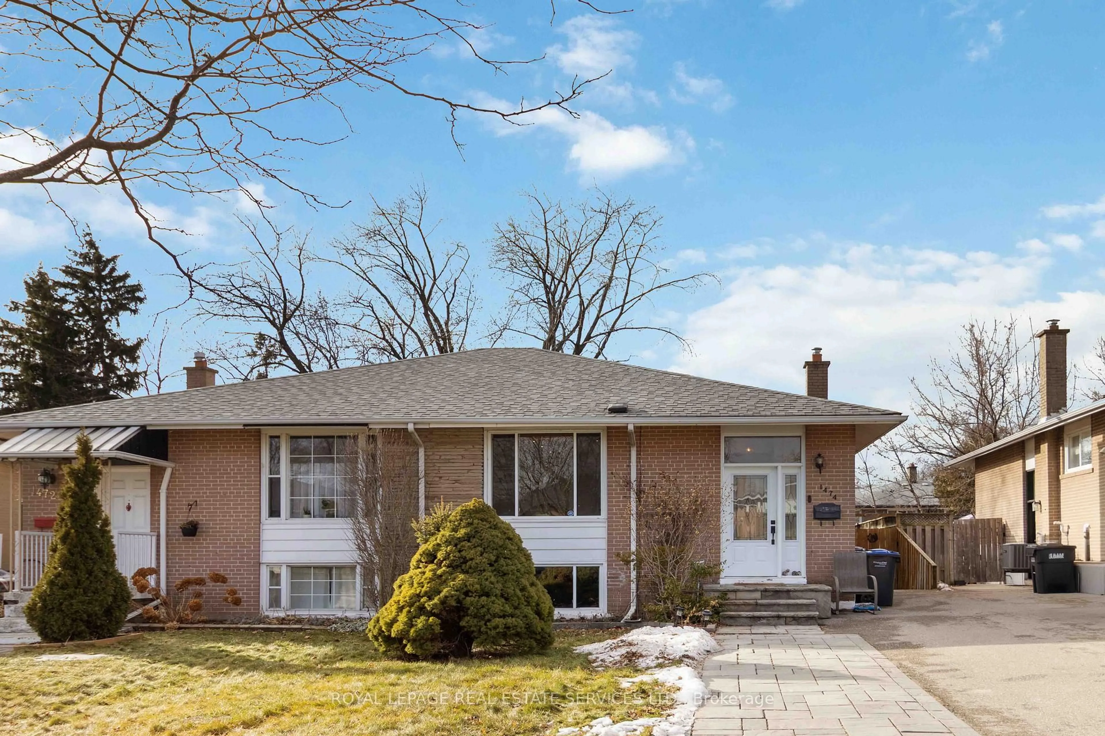 Home with brick exterior material, street for 1474 Sandgate Cres, Mississauga Ontario L5J 2E5